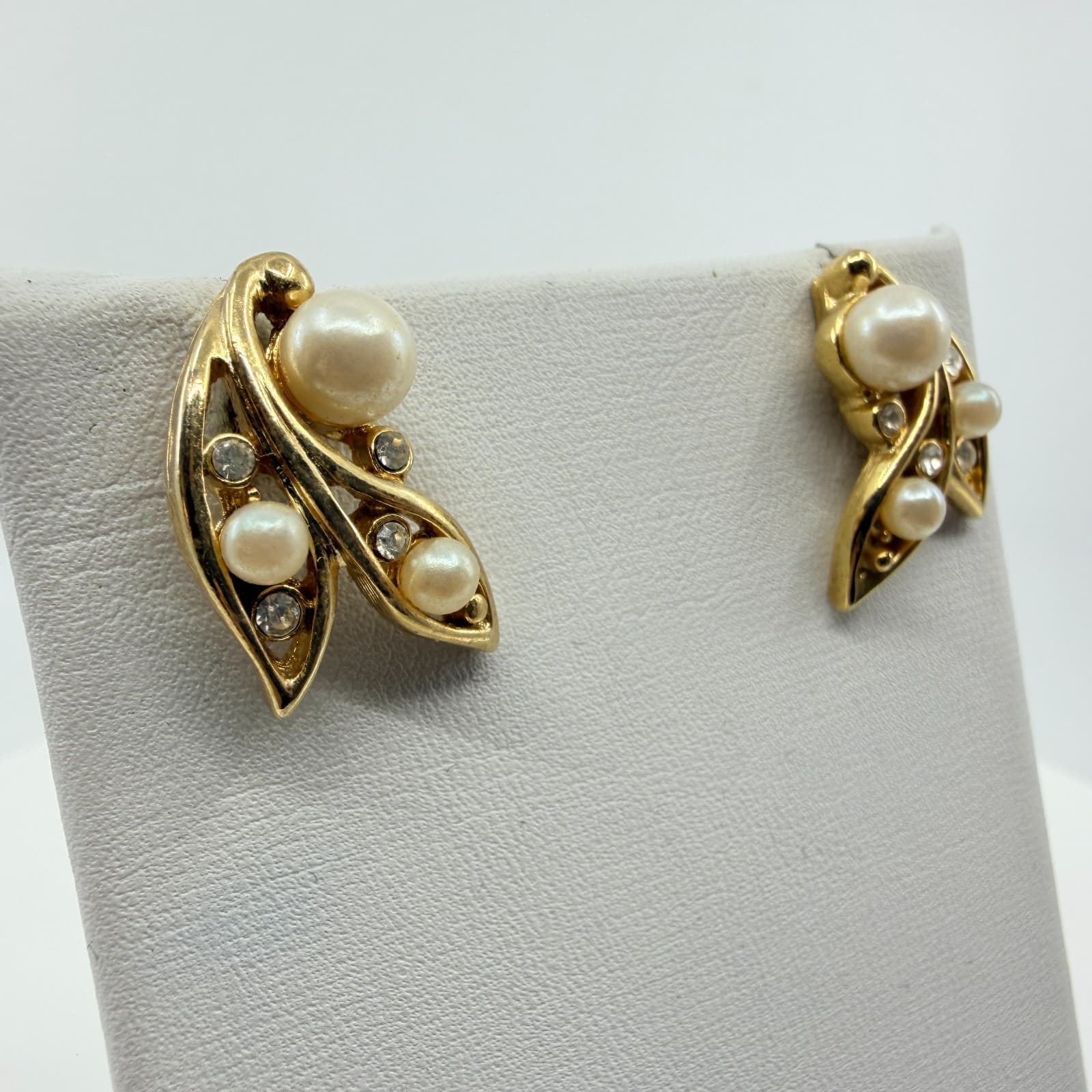 Vintage Gold Tone Pearl & Rhinestone Leaf Earrings Elegant Botanical Jewelry 90s - Thumbnail 3
