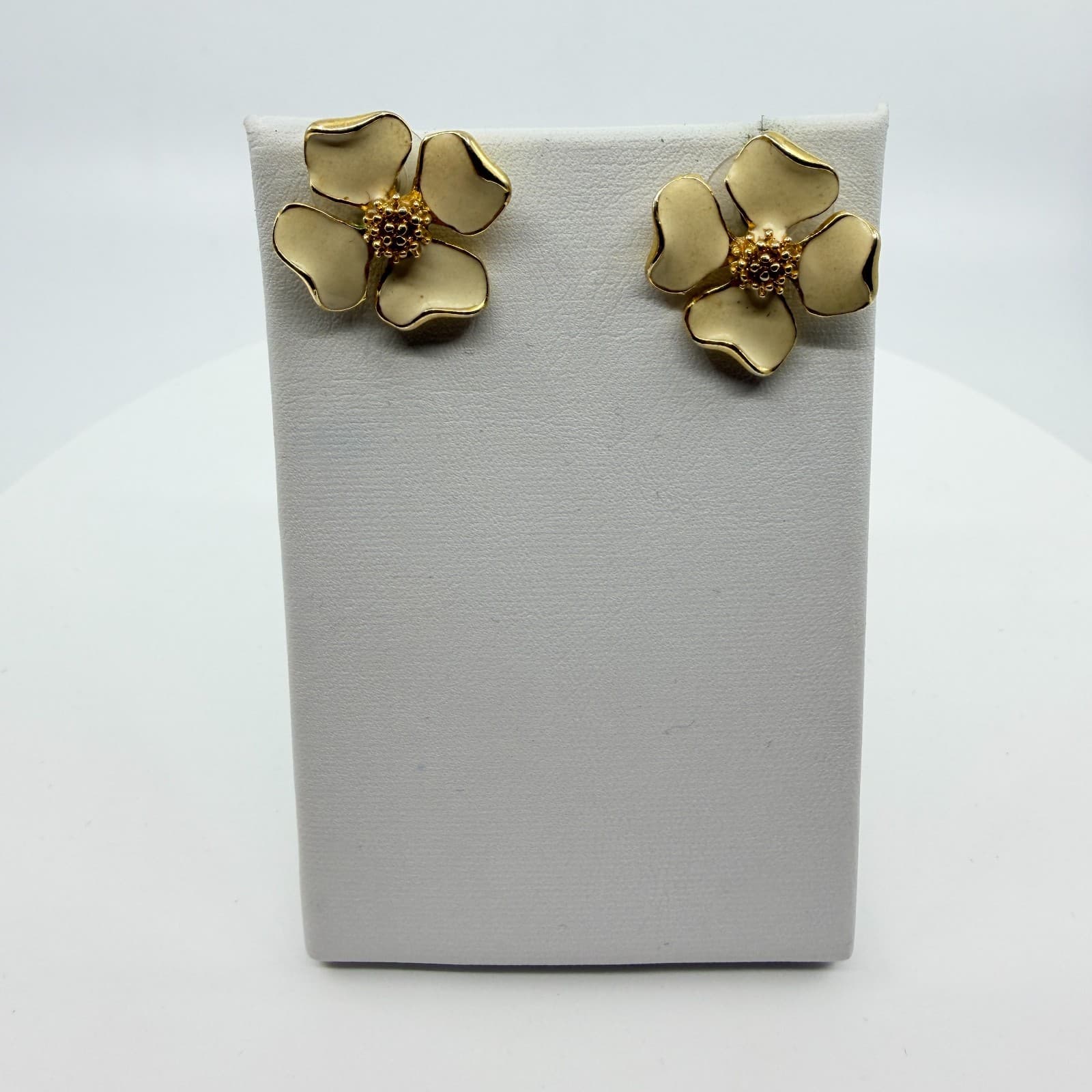 Vintage Cream Flower Stud Earrings Gold Tone Botanical Elegant Statement Jewelry - Thumbnail 6