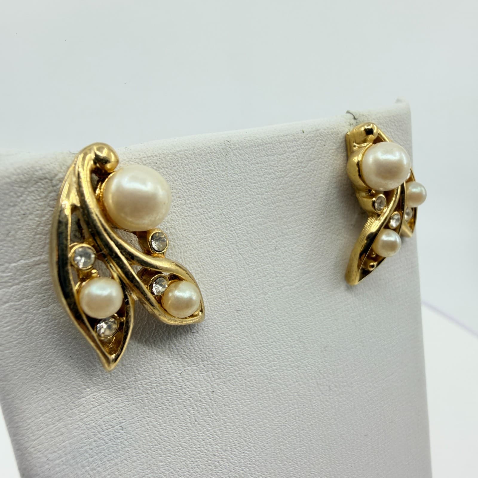 Vintage Gold Tone Pearl & Rhinestone Leaf Earrings Elegant Botanical Jewelry 90s - Thumbnail 7