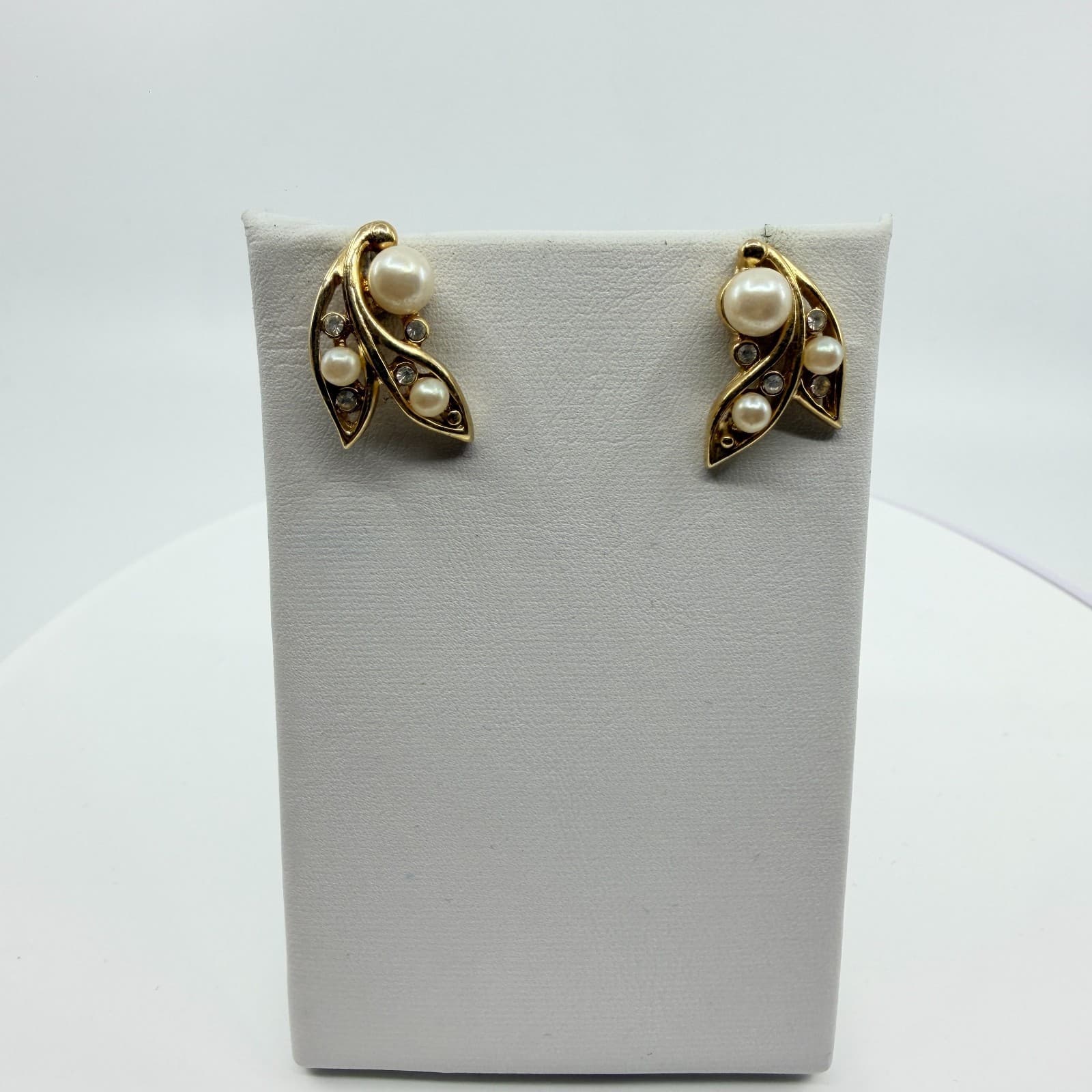 Vintage Gold Tone Pearl & Rhinestone Leaf Earrings Elegant Botanical Jewelry 90s - Thumbnail 6