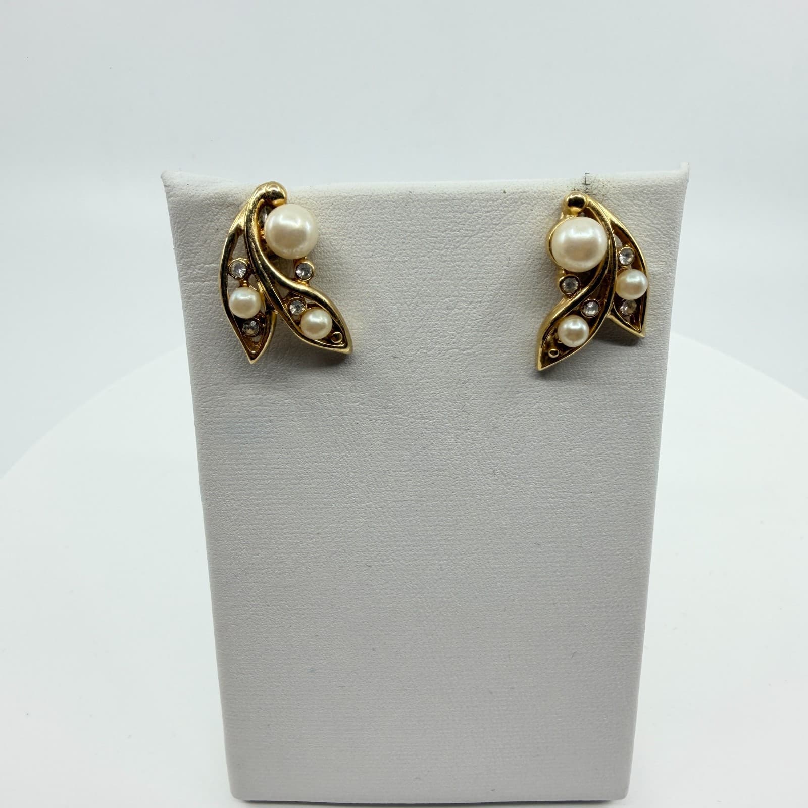 Vintage Gold Tone Pearl & Rhinestone Leaf Earrings Elegant Botanical Jewelry 90s - Thumbnail 2