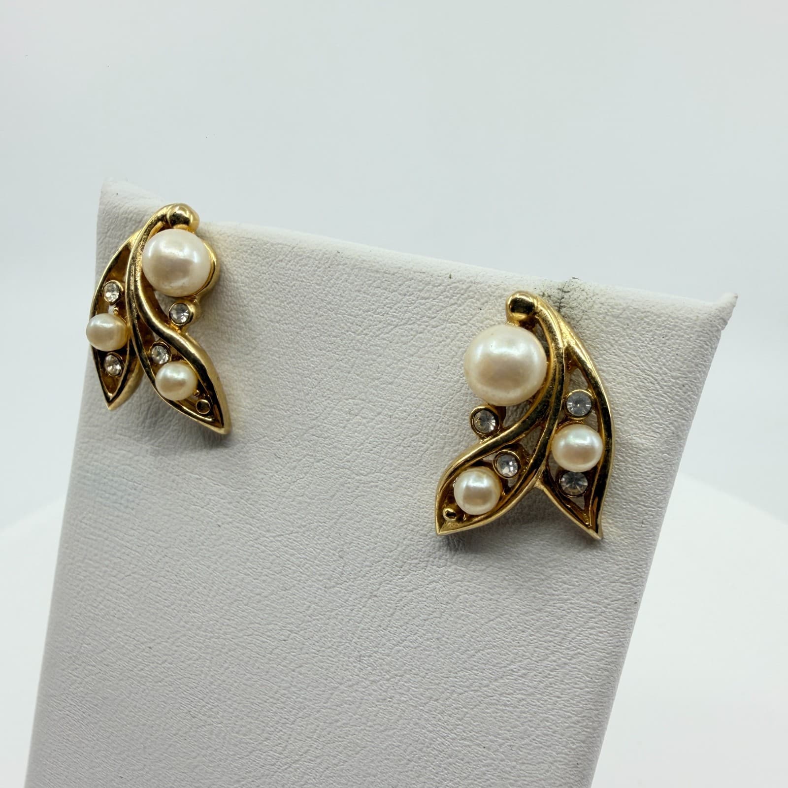 Vintage Gold Tone Pearl & Rhinestone Leaf Earrings Elegant Botanical Jewelry 90s - Thumbnail 8