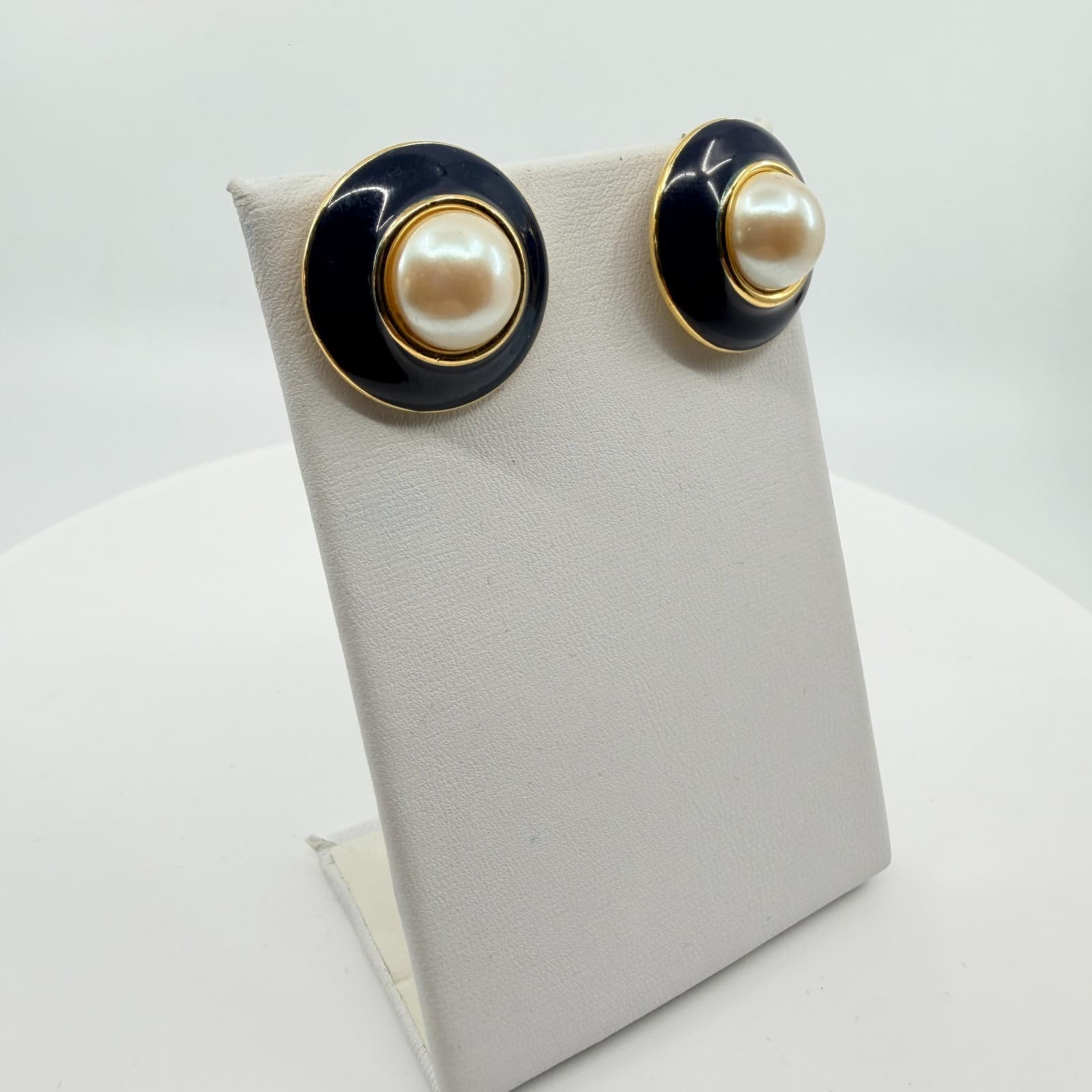 Vintage Navy Enamel Pearl Stud Earrings Gold Tone Classic Statement Jewelry 80s - Thumbnail 3