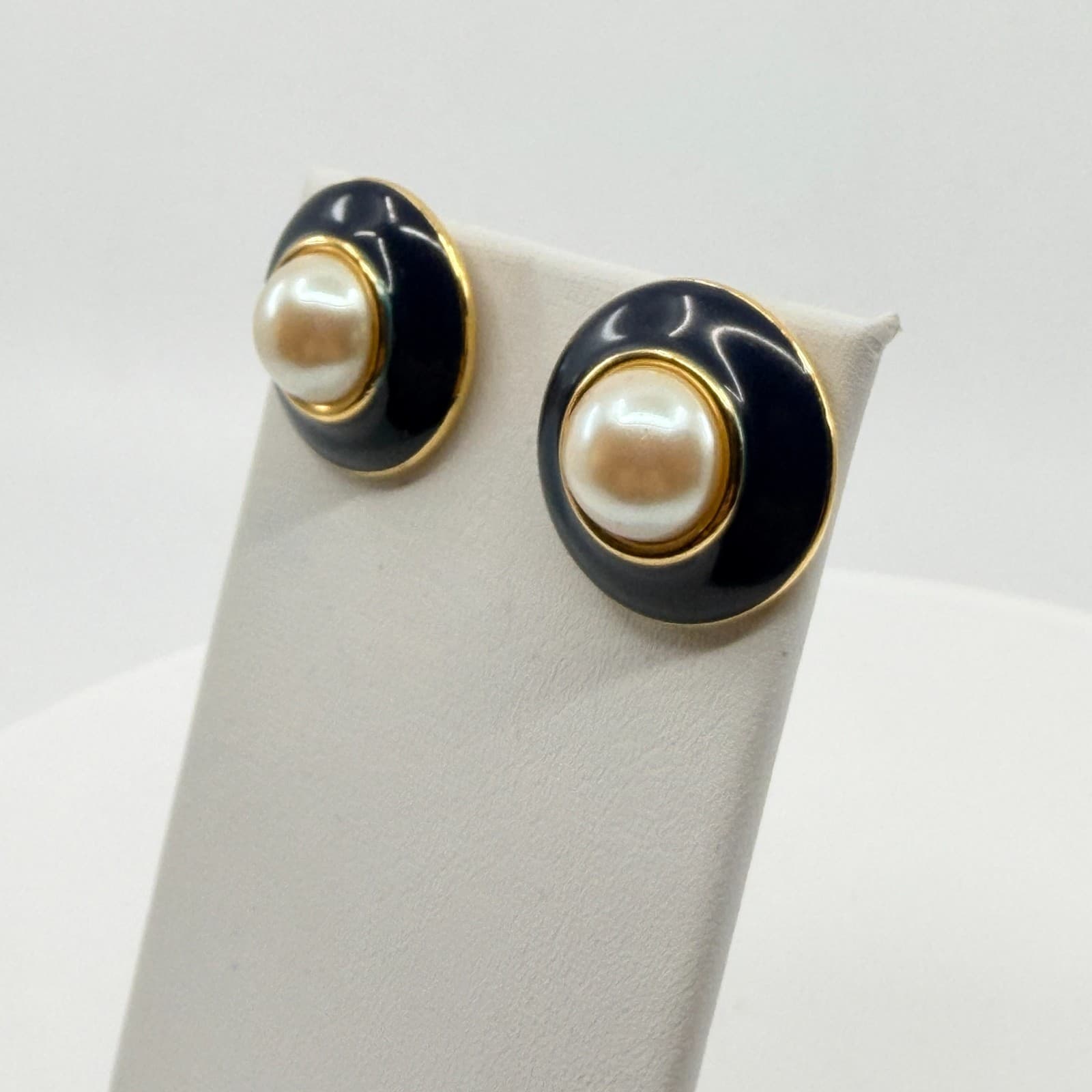 Vintage Navy Enamel Pearl Stud Earrings Gold Tone Classic Statement Jewelry 80s - Thumbnail 6