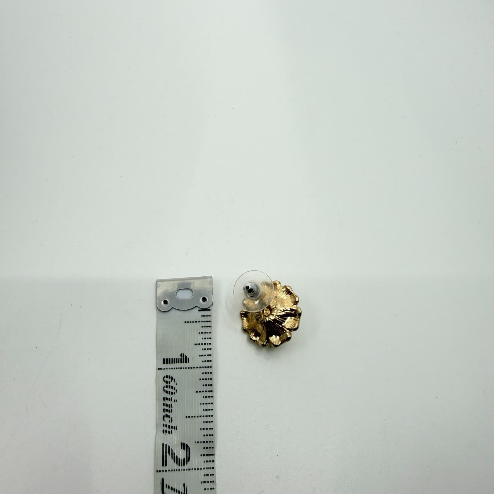 VTG Cream Enamel Flower Stud Earrings Gold Tone Crystal Center Romantic Chic - Thumbnail 9