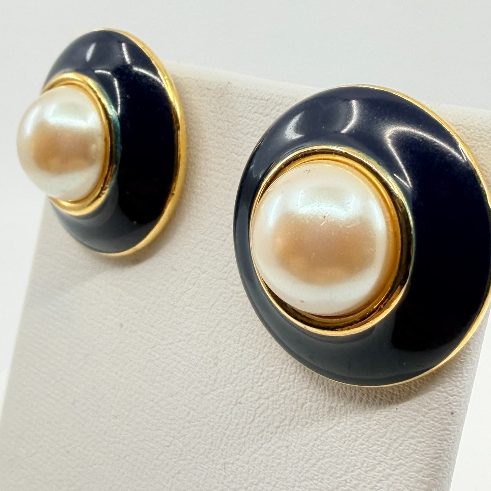 Vintage Navy Enamel Pearl Stud Earrings Gold Tone Classic Statement Jewelry 80s - Thumbnail 5