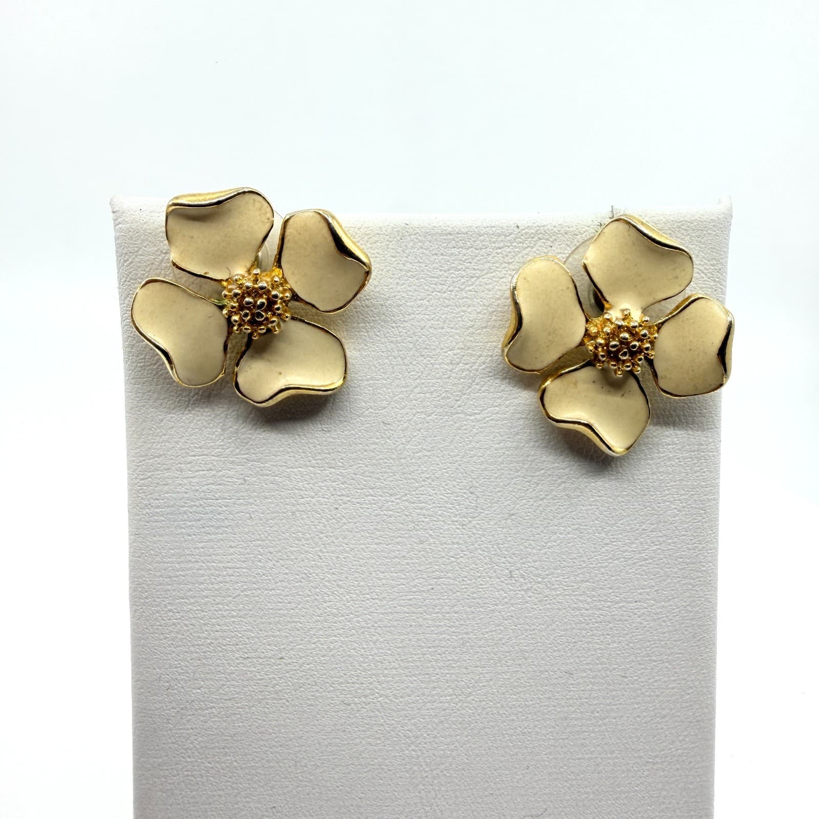 Vintage Cream Flower Stud Earrings Gold Tone Botanical Elegant Statement Jewelry - Thumbnail 2
