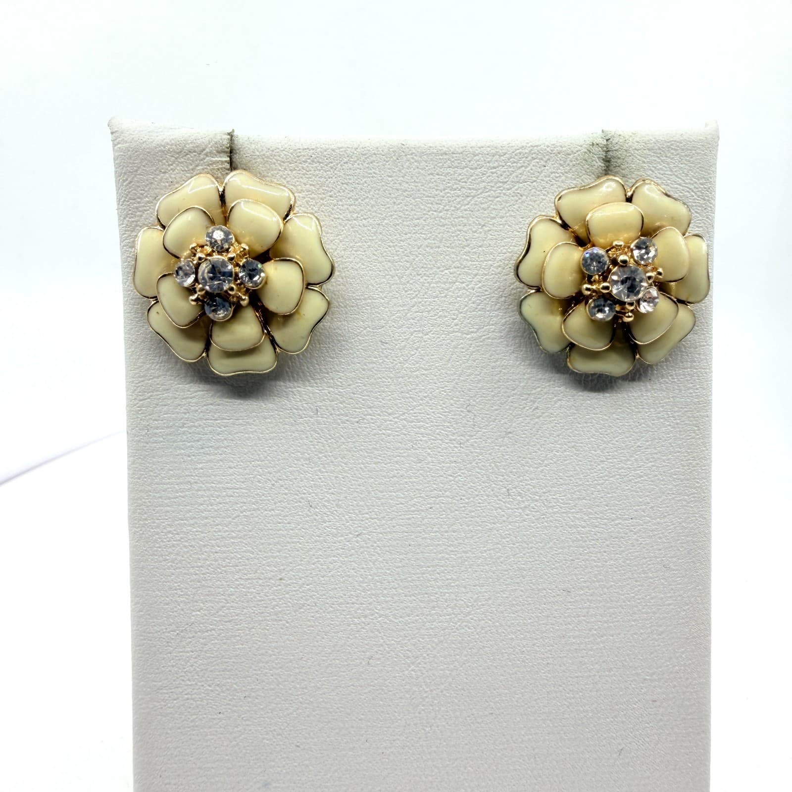 VTG Cream Enamel Flower Stud Earrings Gold Tone Crystal Center Romantic Chic - Thumbnail 2