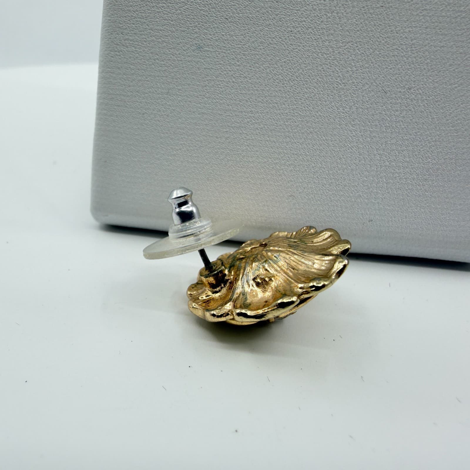 VTG Cream Enamel Flower Stud Earrings Gold Tone Crystal Center Romantic Chic - Thumbnail 8
