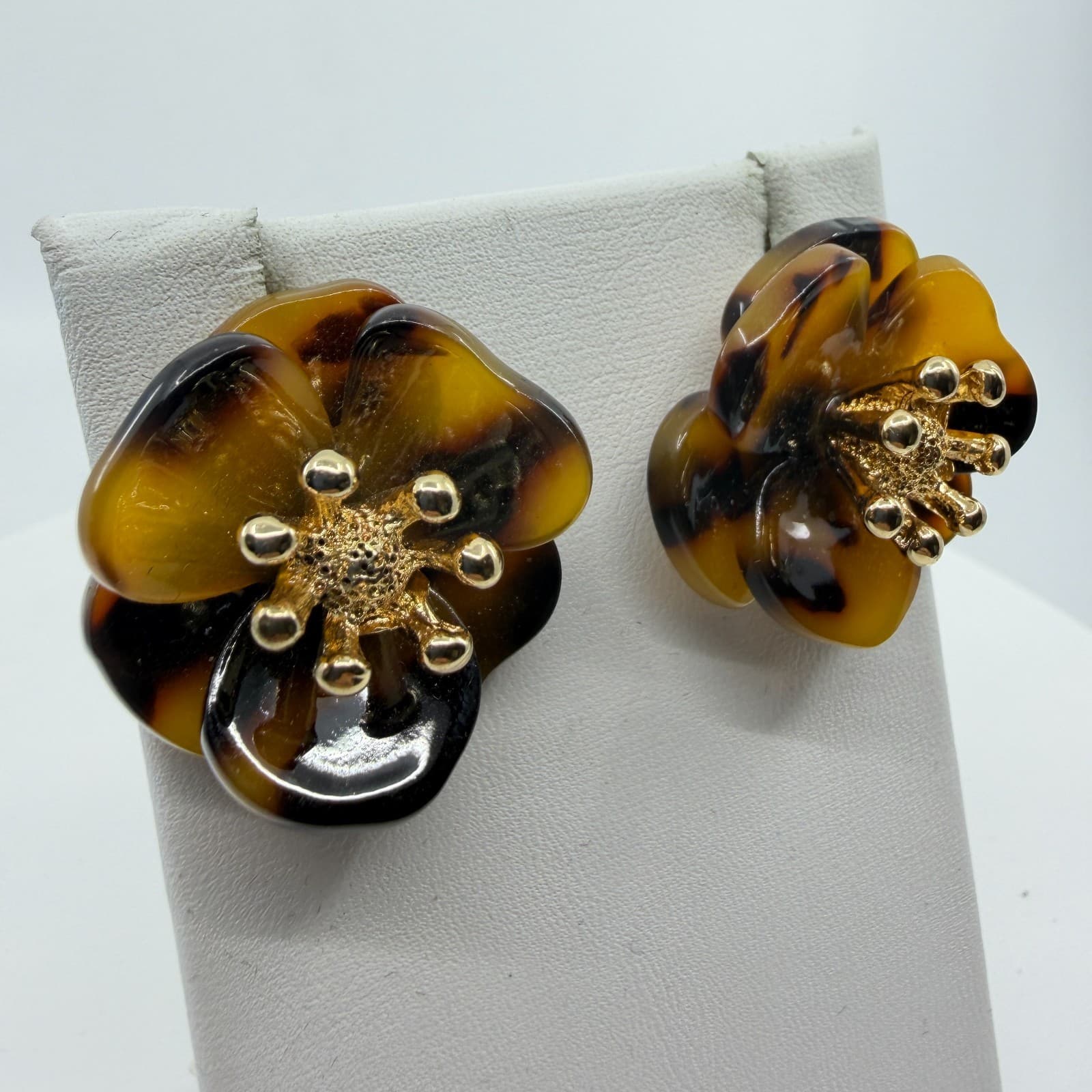 Tortoiseshell Flower Stud Earrings Gold Tone Petal Statement Boutique Chic Gift - Thumbnail 2