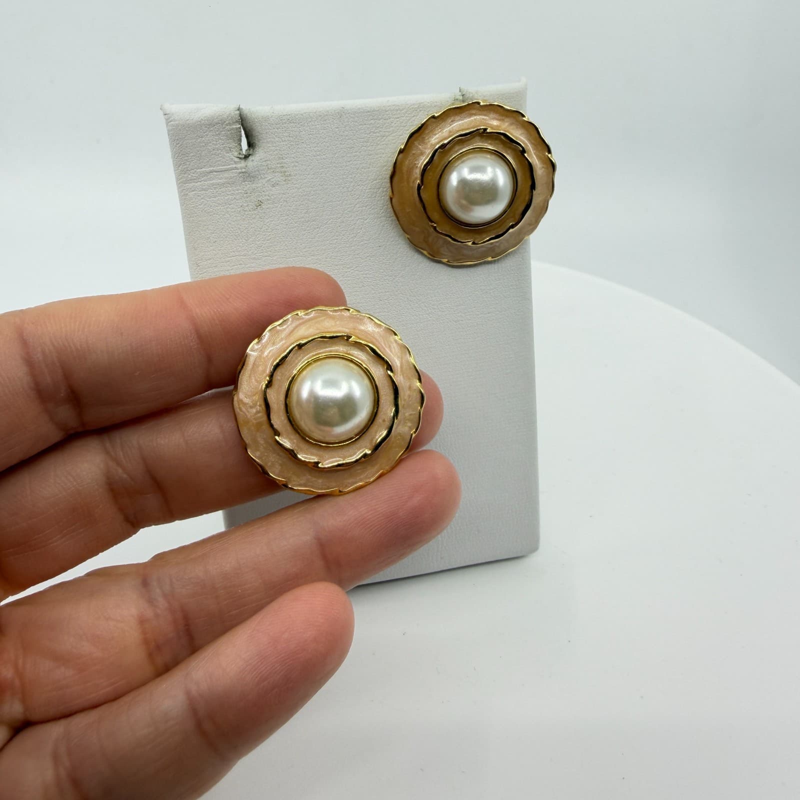 Elegant Pearl Enamel Swirl Stud Earrings Gold Tone Statement Jewelry Gift 80s