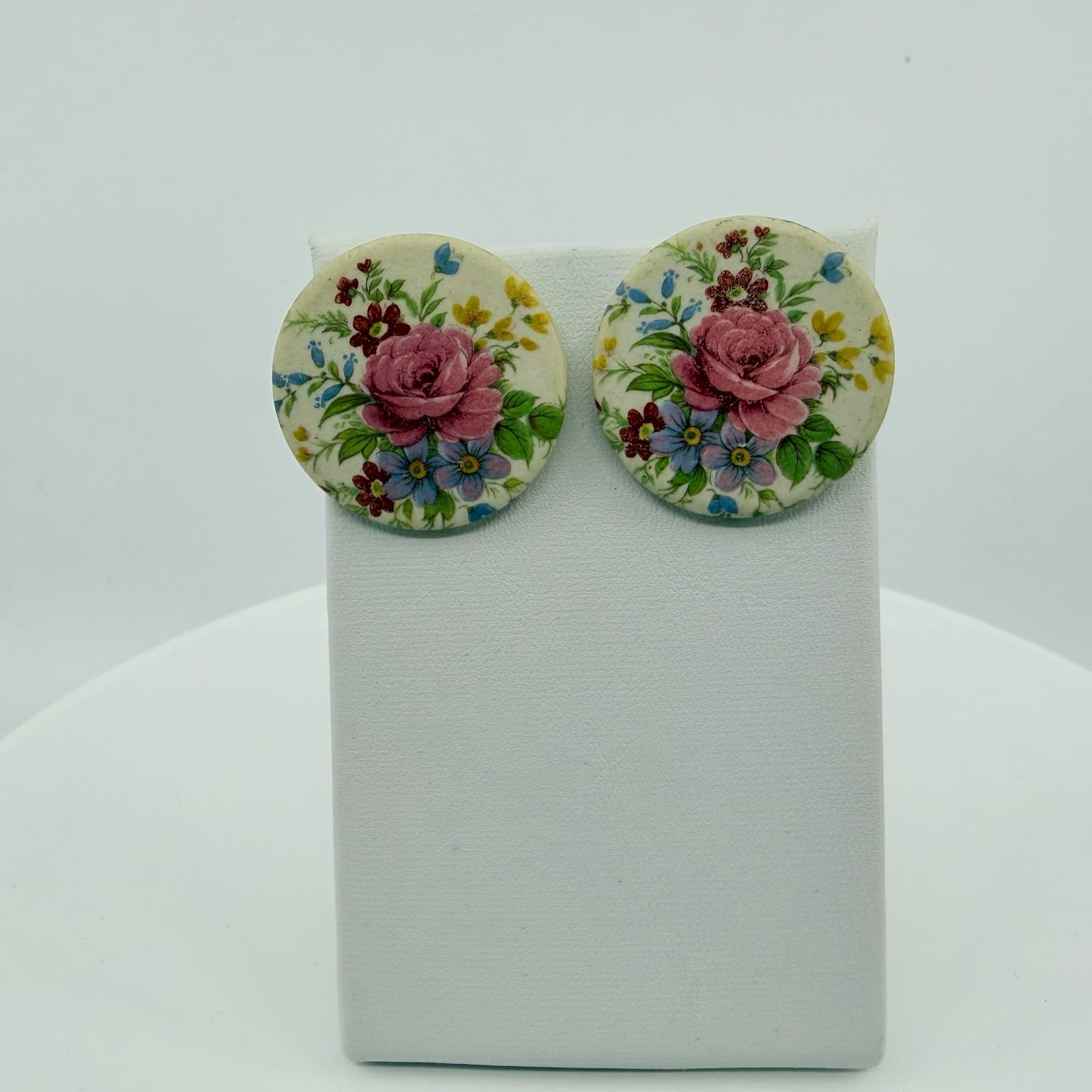 Cottagecore Floral Porcelain Stud Earrings Romantic Rose Botanical Gold Tone 80s - Thumbnail 6