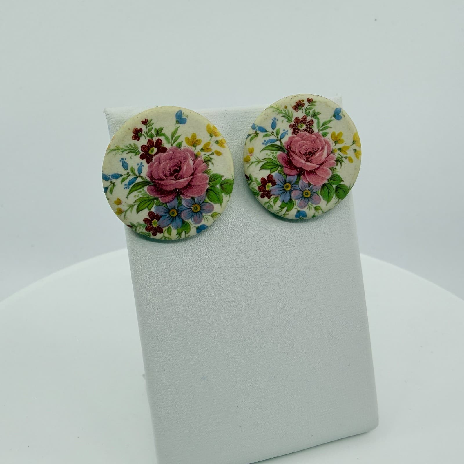 Cottagecore Floral Porcelain Stud Earrings Romantic Rose Botanical Gold Tone 80s - Thumbnail 5