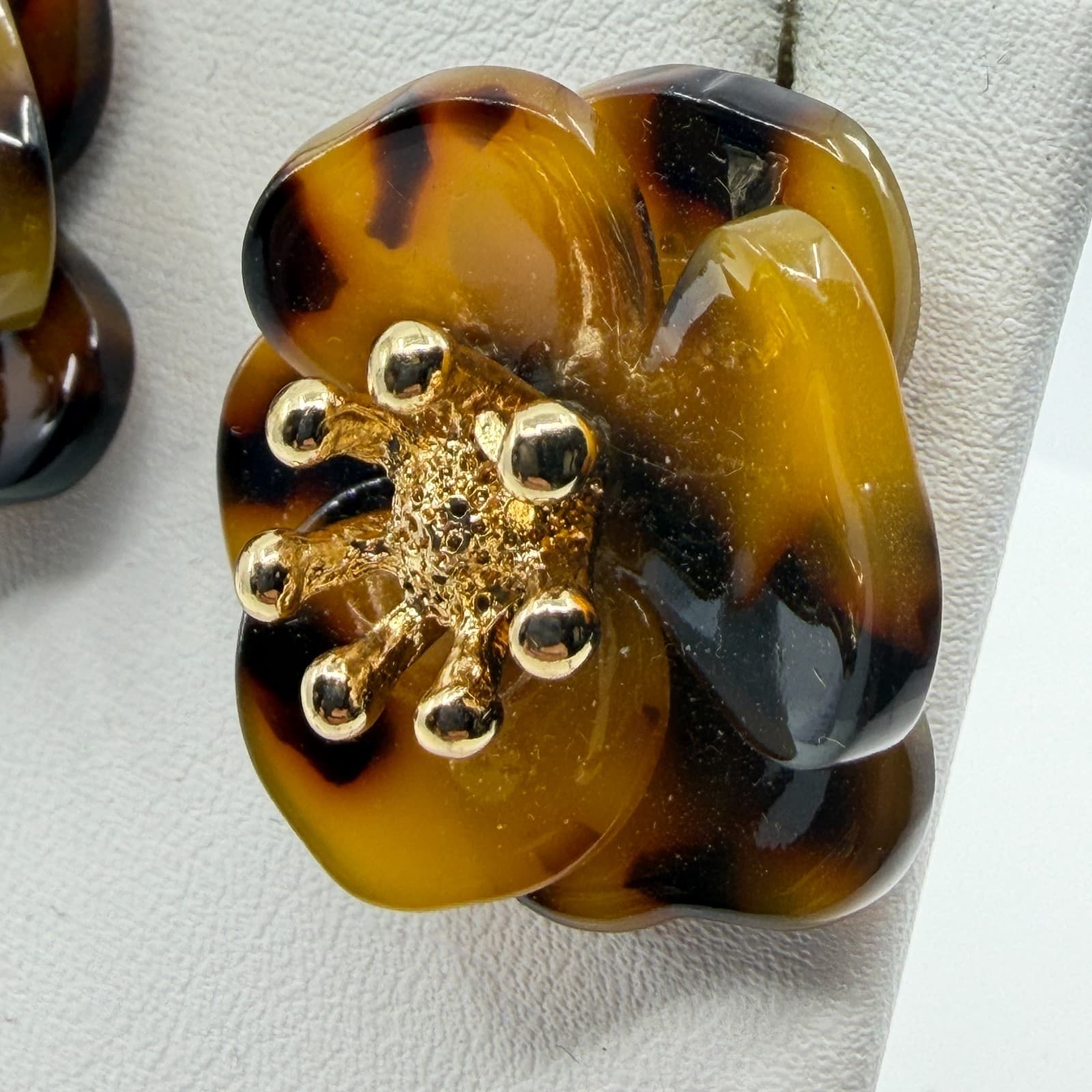 Tortoiseshell Flower Stud Earrings Gold Tone Petal Statement Boutique Chic Gift - Thumbnail 5