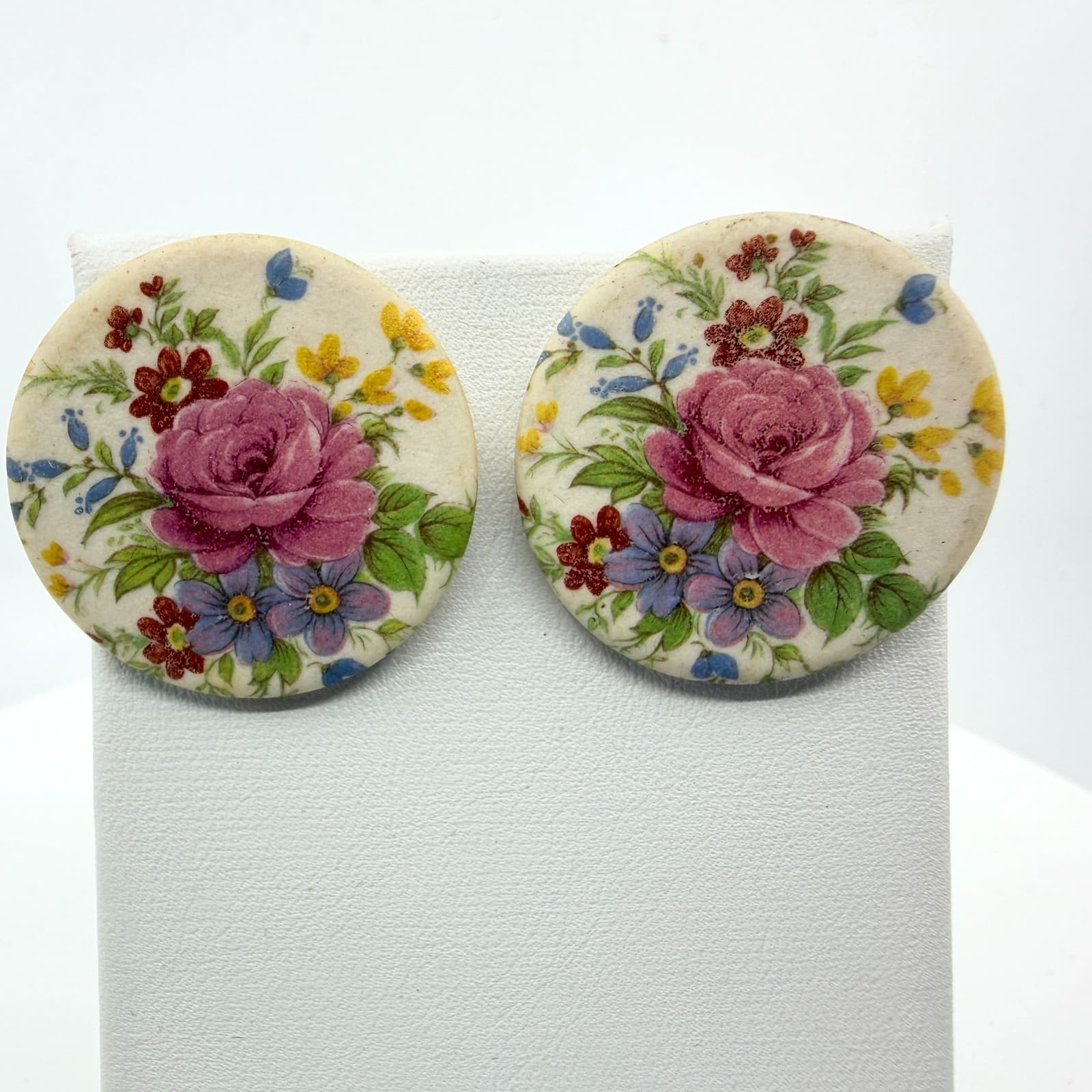 Cottagecore Floral Porcelain Stud Earrings Romantic Rose Botanical Gold Tone 80s - Thumbnail 2