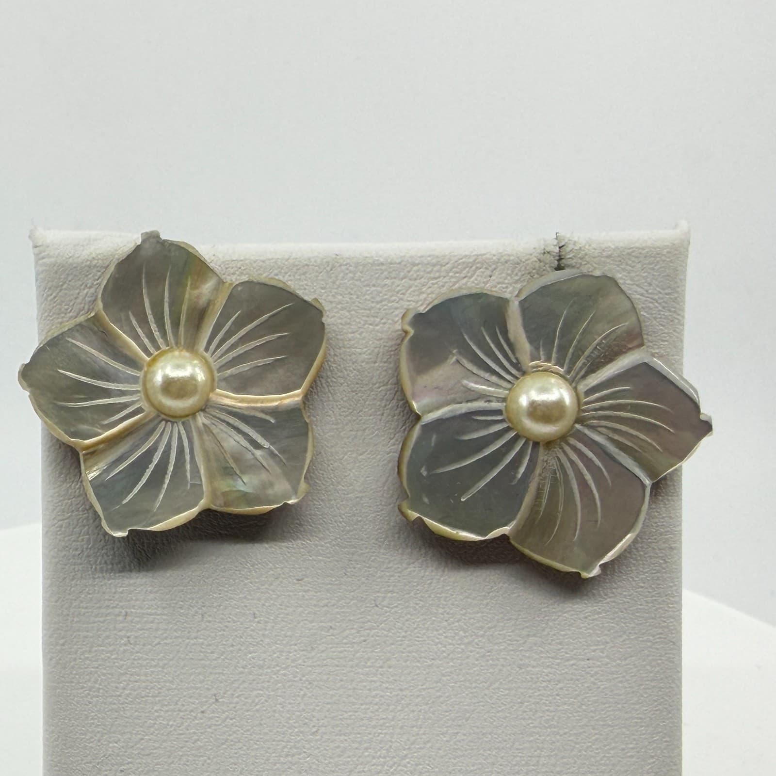 Carved Mother of Pearl Flower Stud Earring with Faux Pearl Center Boho Chic Gift - Thumbnail 4