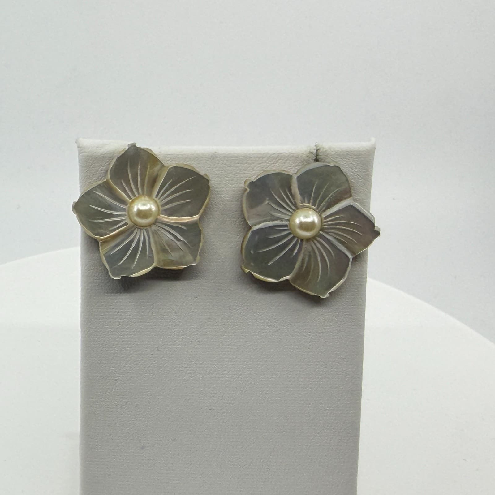 Carved Mother of Pearl Flower Stud Earring with Faux Pearl Center Boho Chic Gift - Thumbnail 5