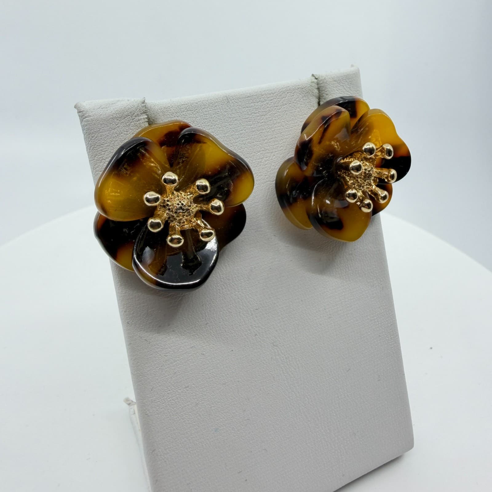 Tortoiseshell Flower Stud Earrings Gold Tone Petal Statement Boutique Chic Gift - Thumbnail 3
