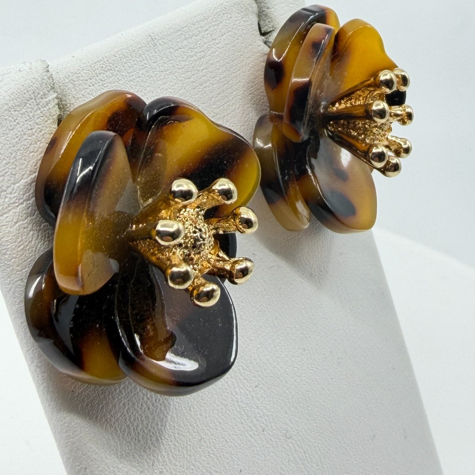 Tortoiseshell Flower Stud Earrings Gold Tone Petal Statement Boutique Chic Gift - Thumbnail 7