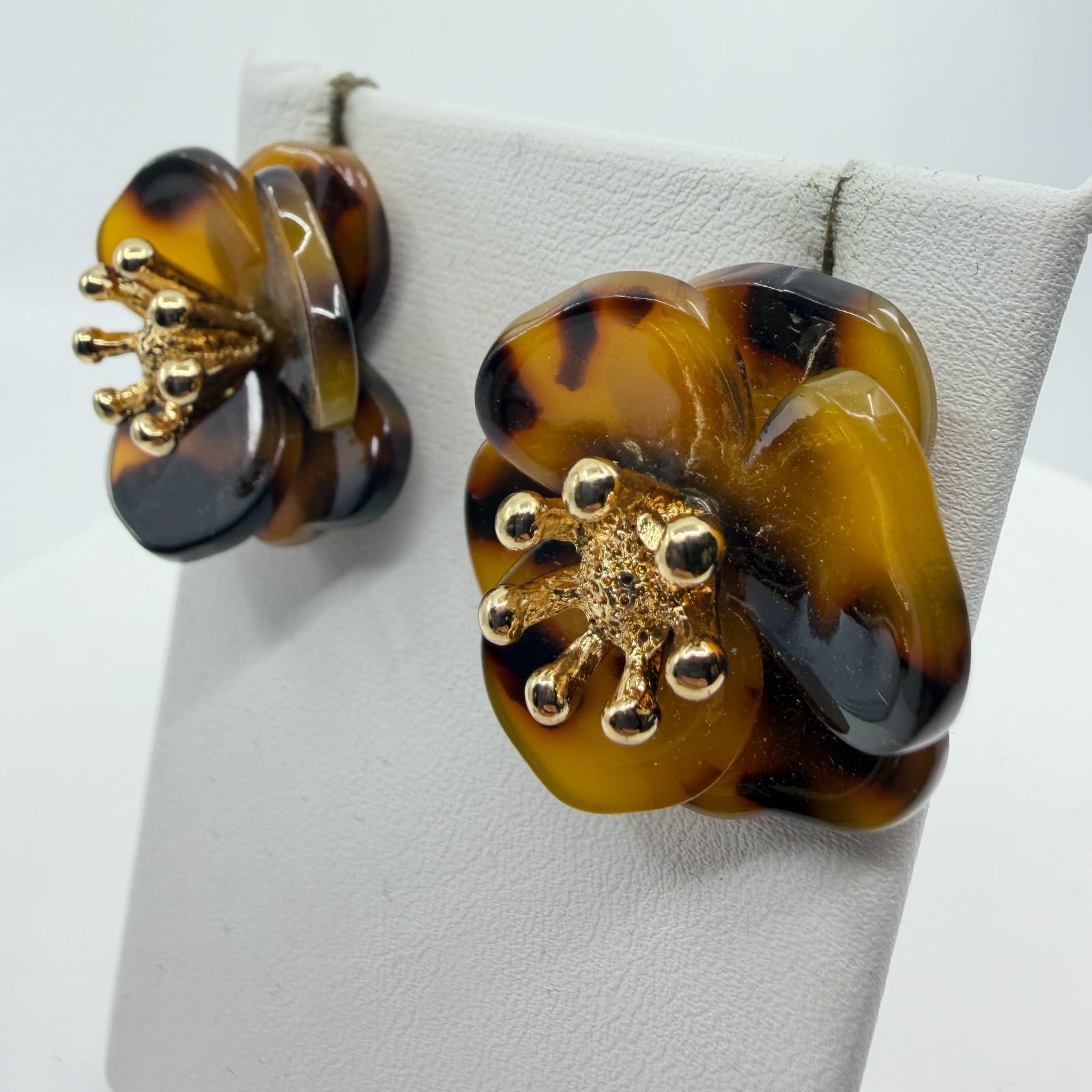 Tortoiseshell Flower Stud Earrings Gold Tone Petal Statement Boutique Chic Gift - Thumbnail 4