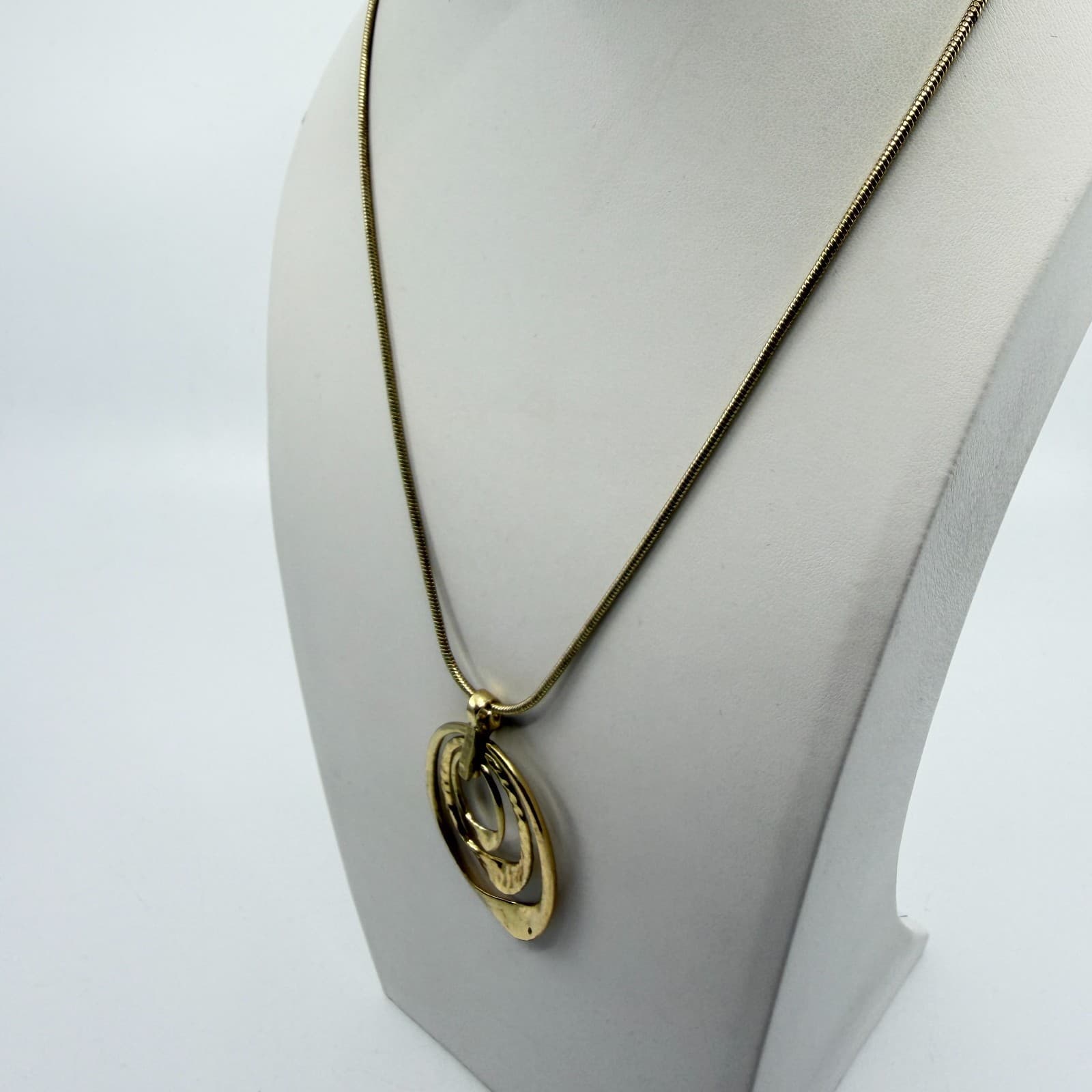 Gold Tone Hammered Oval Pendant Necklace Statement Layered Look Modern Jewelry - Thumbnail 6