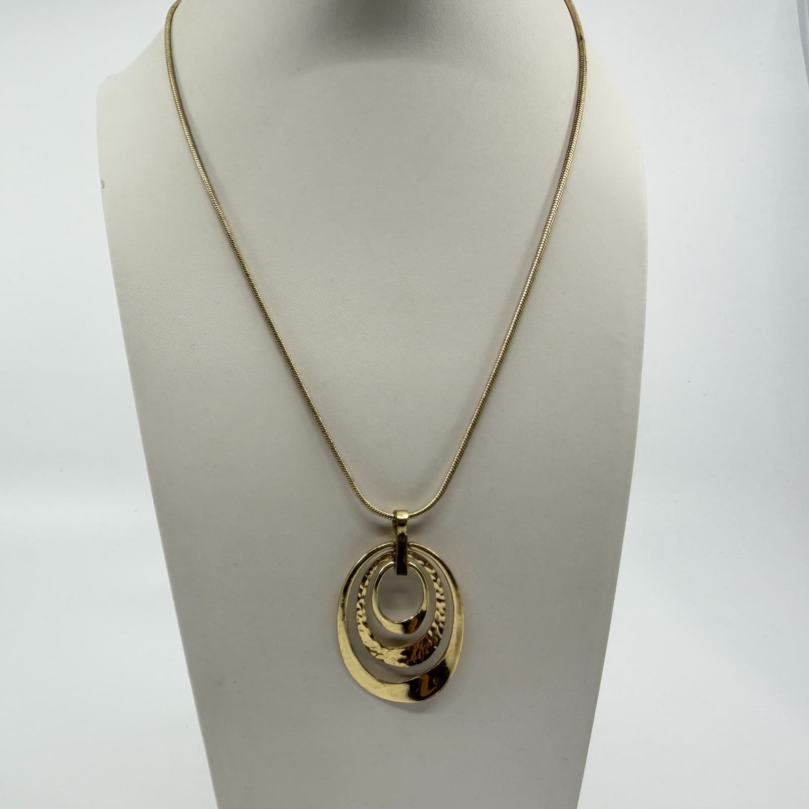 Gold Tone Hammered Oval Pendant Necklace Statement Layered Look Modern Jewelry - Thumbnail 4