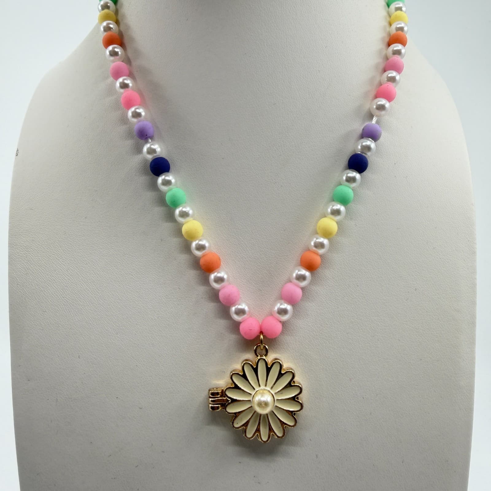 Pastel Bead Daisy Locket Necklace Colorful Cottagecore Boho Festival Jewelry - Thumbnail 3