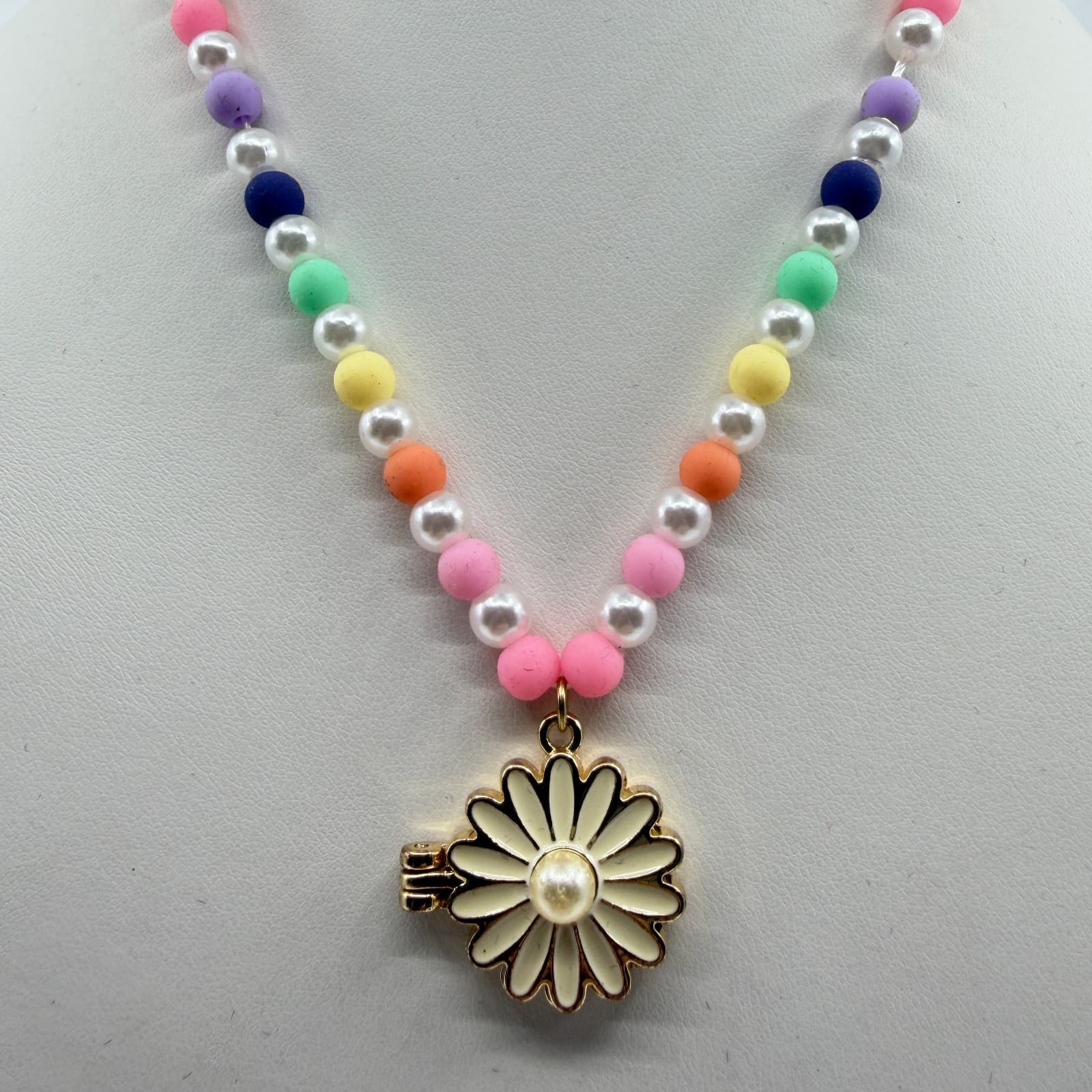 Pastel Bead Daisy Locket Necklace Colorful Cottagecore Boho Festival Jewelry - Thumbnail 2