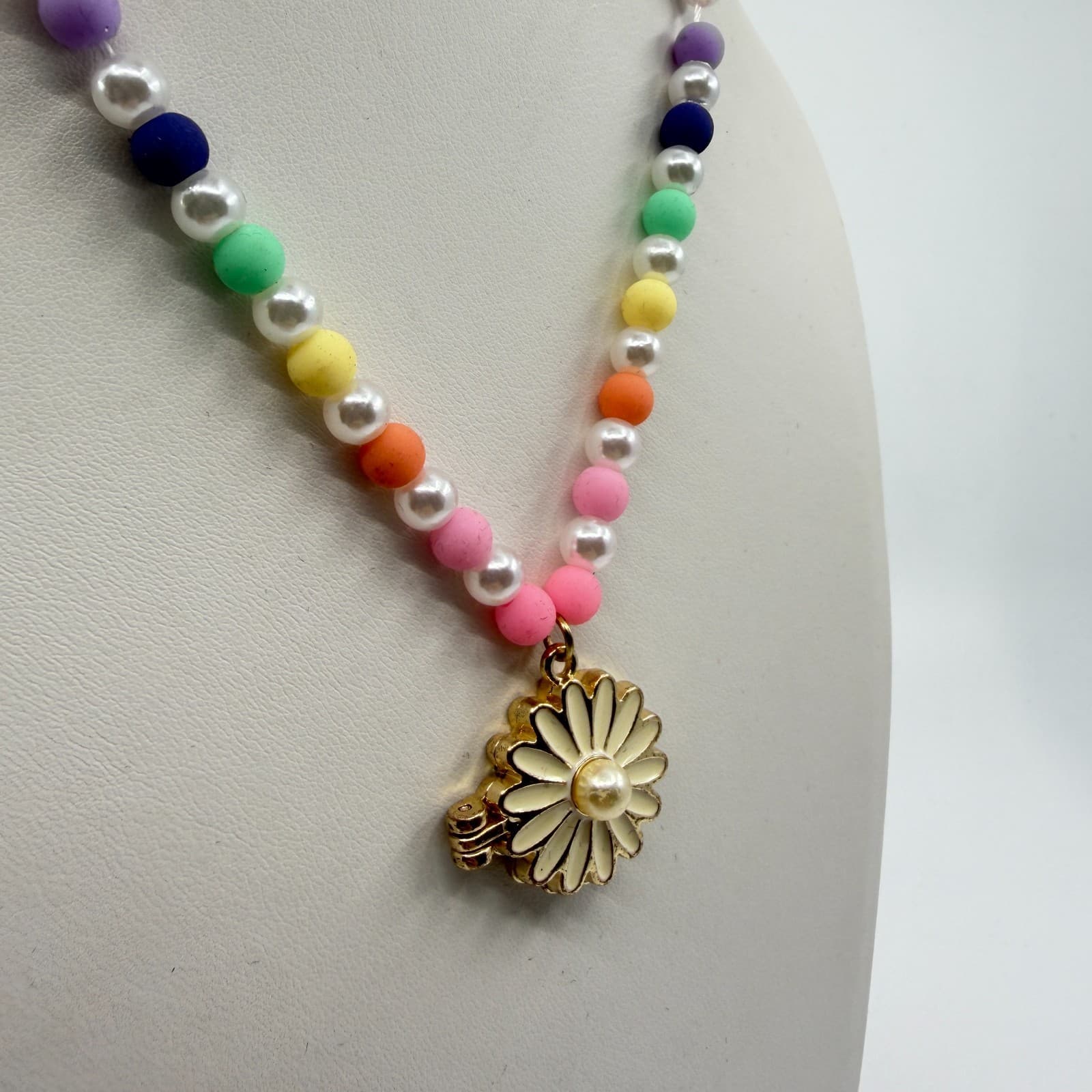 Pastel Bead Daisy Locket Necklace Colorful Cottagecore Boho Festival Jewelry - Thumbnail 6