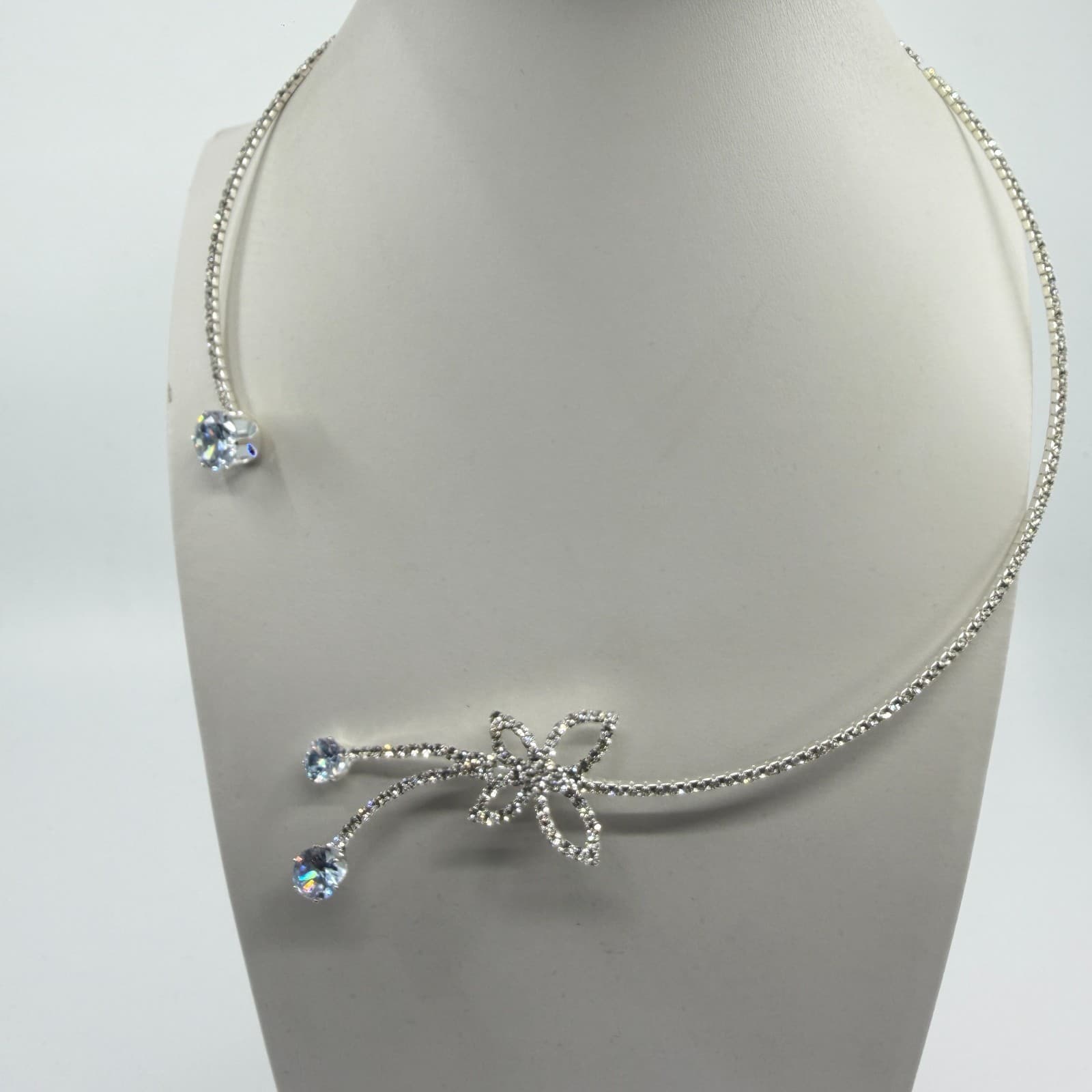 Elegant Crystal Floral Statement Choker Necklace Silver Tone Sparkle Y2K Style - Thumbnail 4