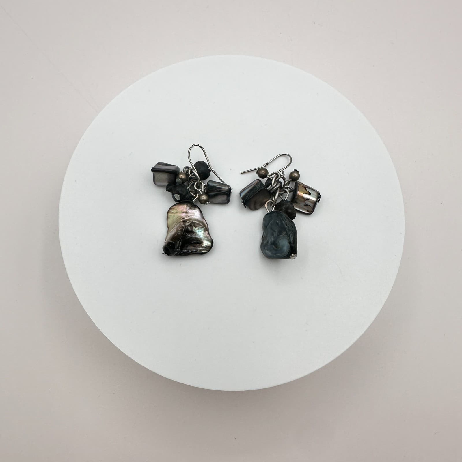 Vintage Y2K Silver Tone Iridescent Shell Beaded Dangle Earrings Women's Jewelry - Thumbnail 2