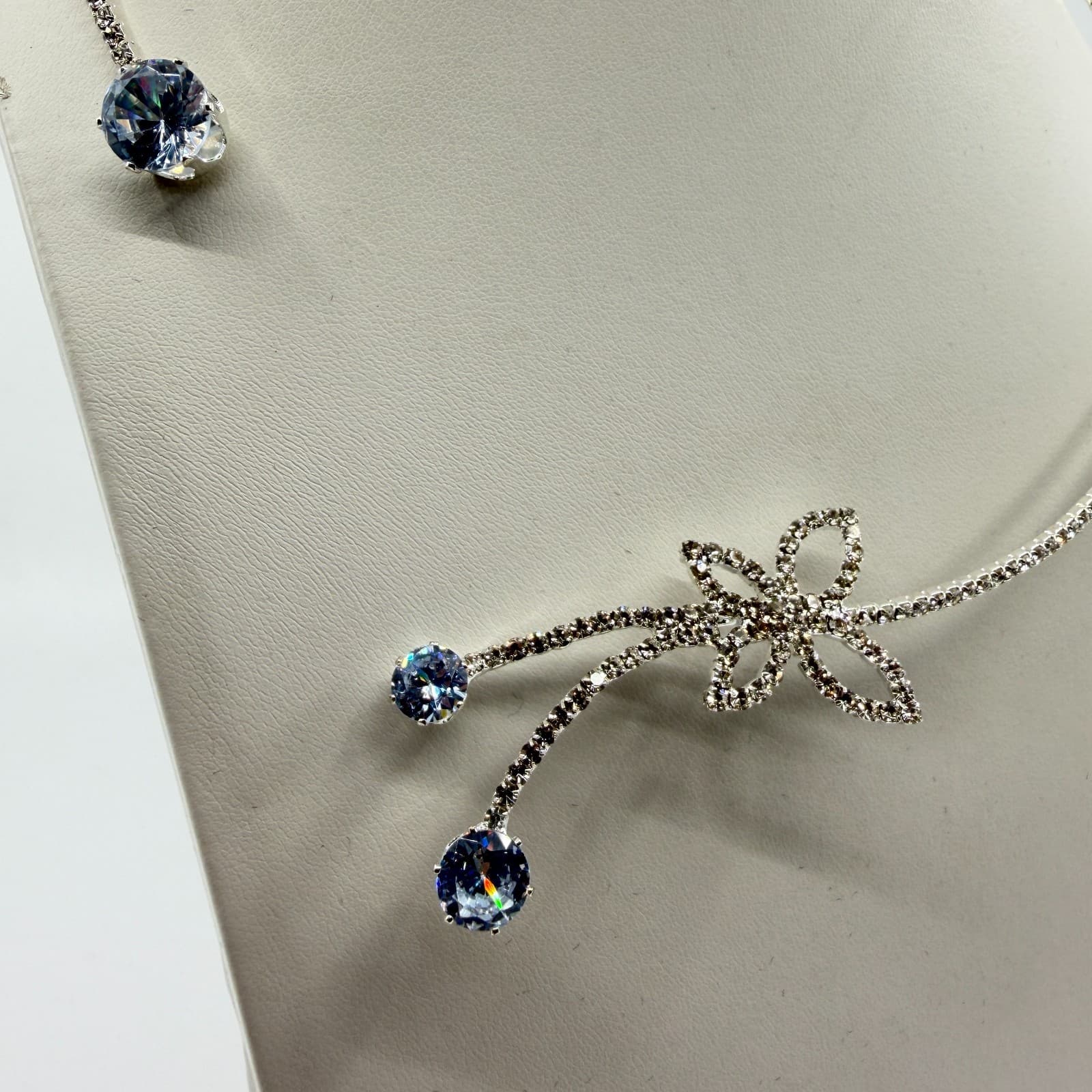 Elegant Crystal Floral Statement Choker Necklace Silver Tone Sparkle Y2K Style - Thumbnail 3