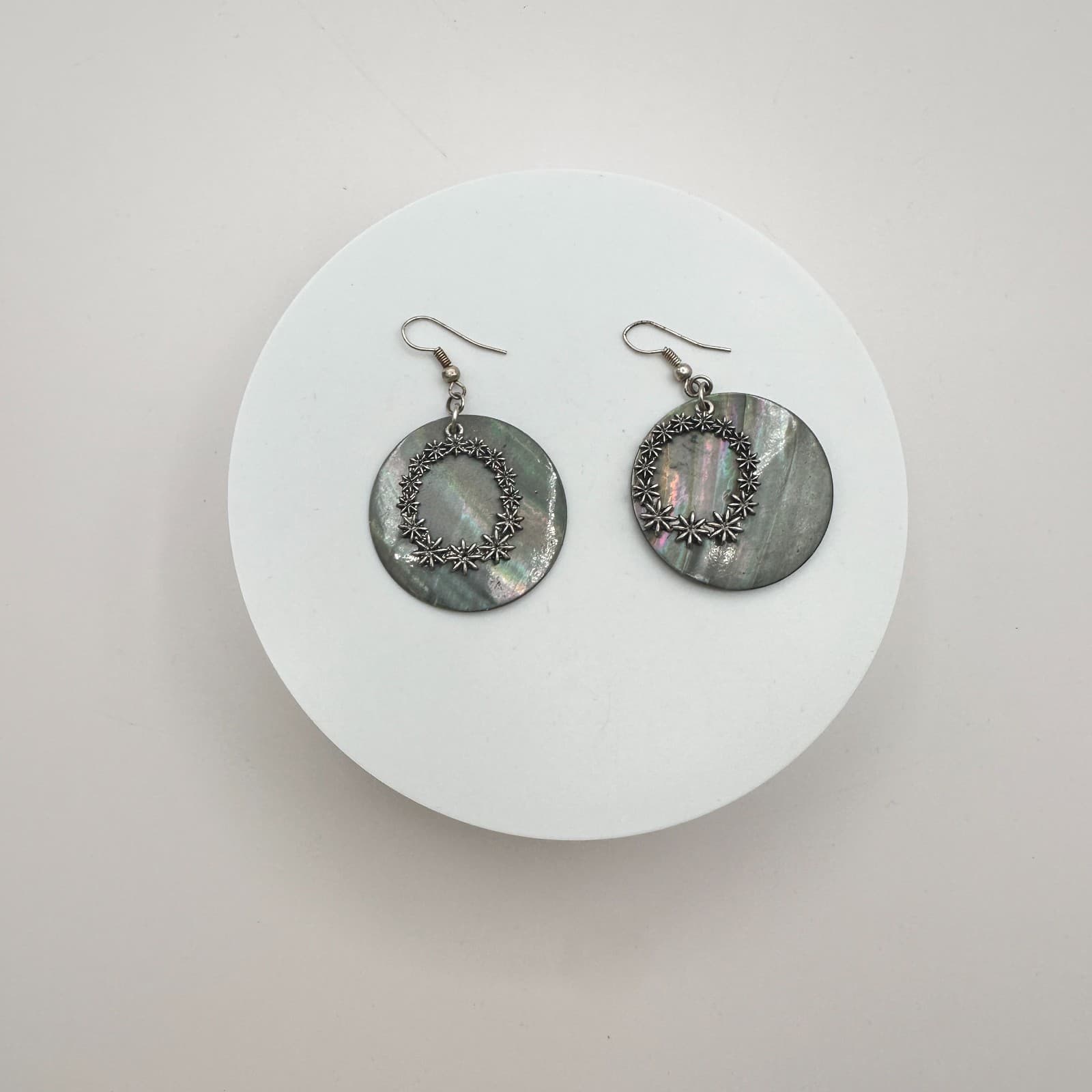 Vintage 90s Silver Tone Iridescent Floral Dangle Earrings Women's Jewelry Retro - Thumbnail 2
