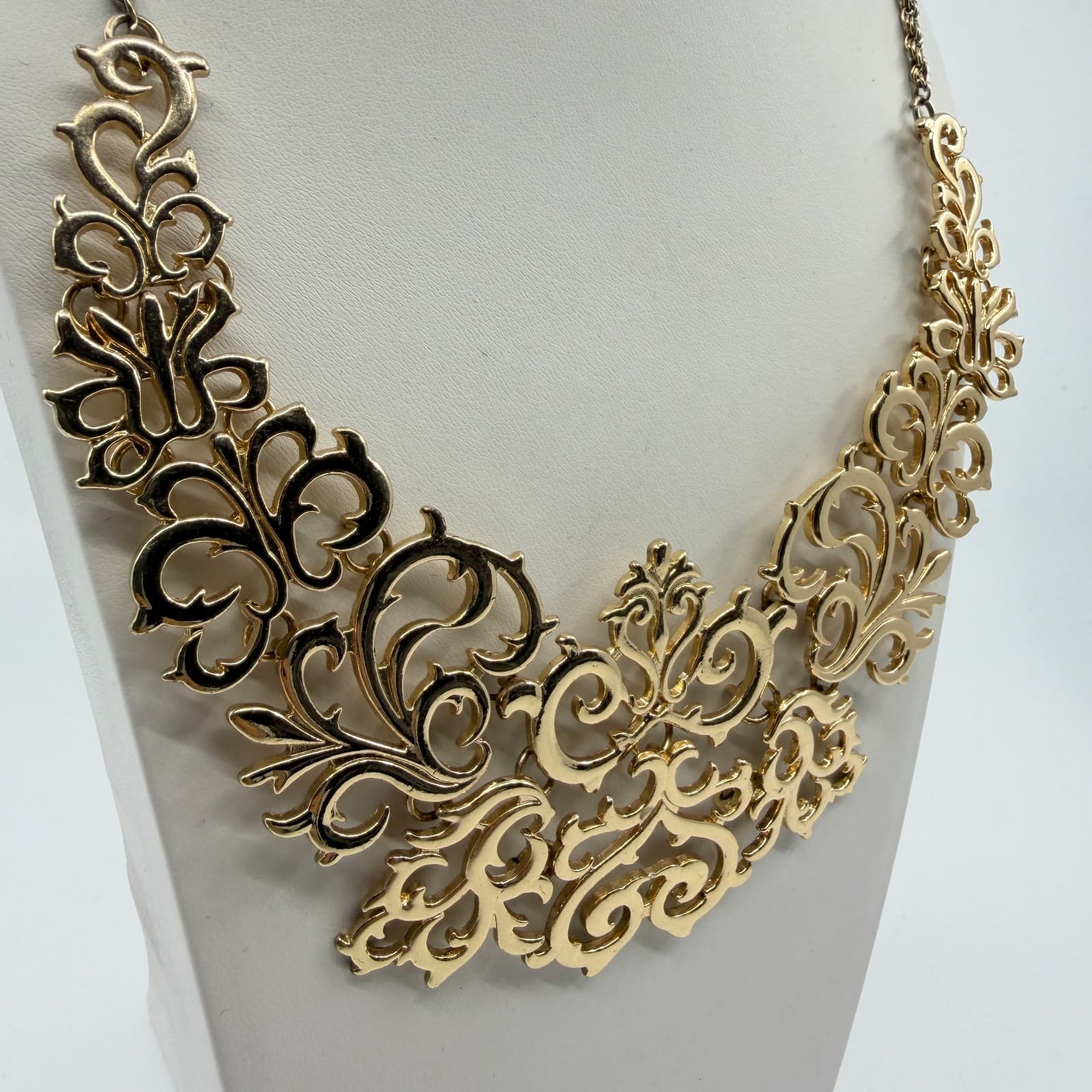 Ornate Gold Tone Filigree Bib Necklace Statement Collar Piece Romantic Boho Chic - Thumbnail 4