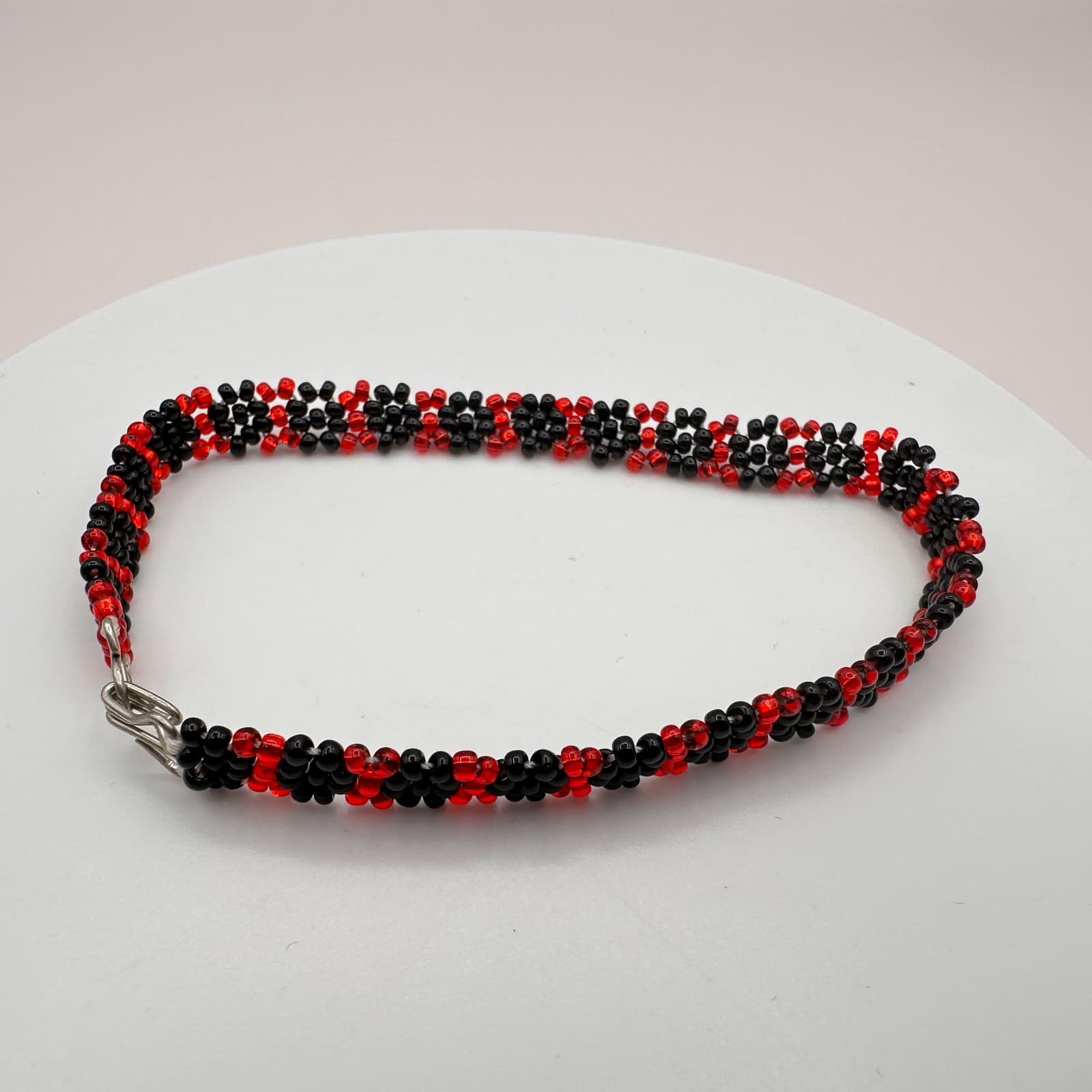 Vintage 90s Red Black Seed Bead Bracelet Boho Statement Women's Fashion Jewelry - Thumbnail 3
