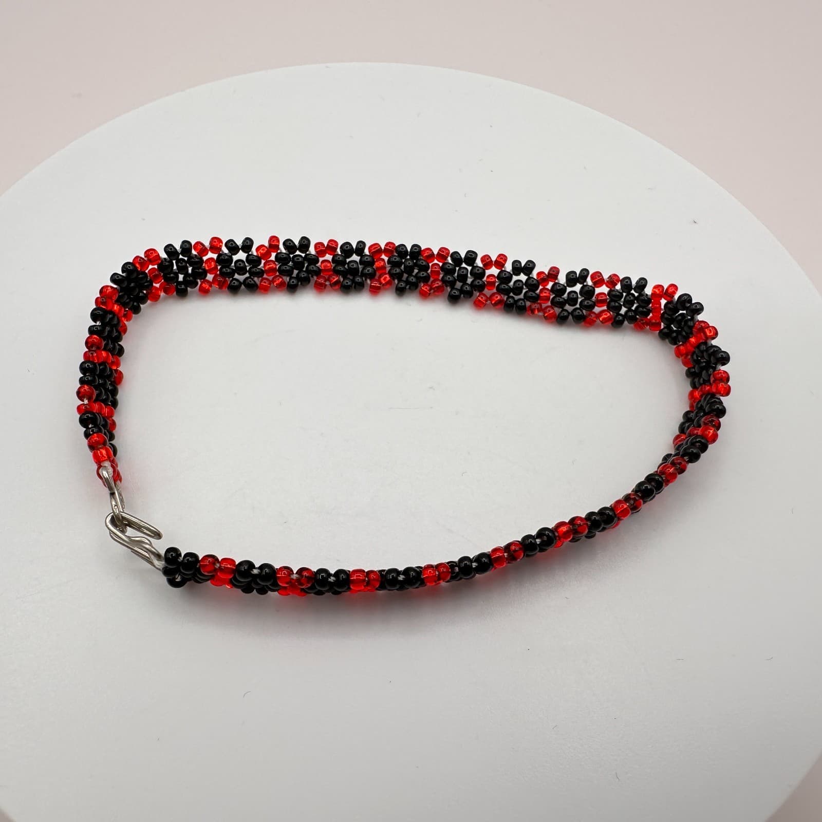 Vintage 90s Red Black Seed Bead Bracelet Boho Statement Women's Fashion Jewelry - Thumbnail 4