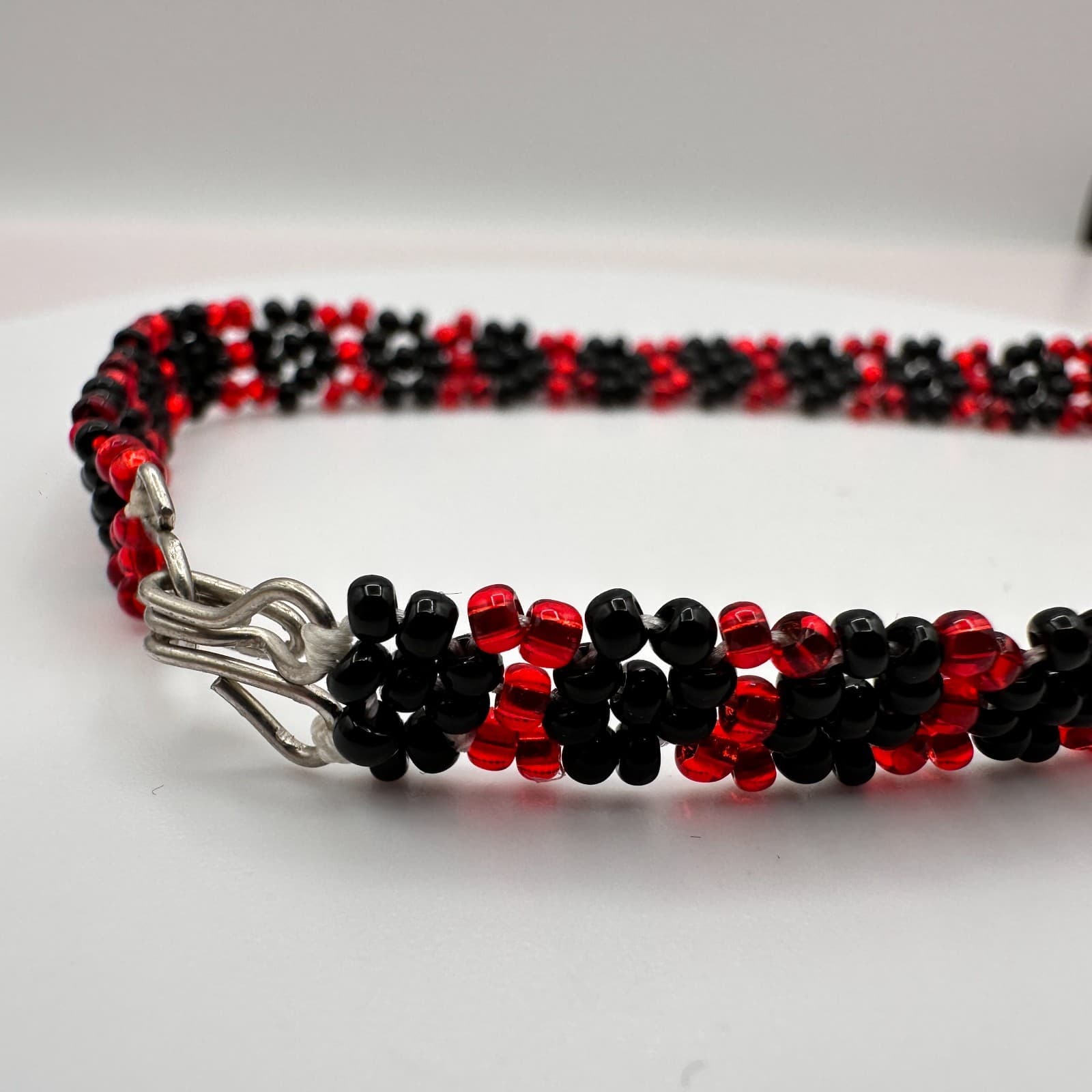 Vintage 90s Red Black Seed Bead Bracelet Boho Statement Women's Fashion Jewelry - Thumbnail 5