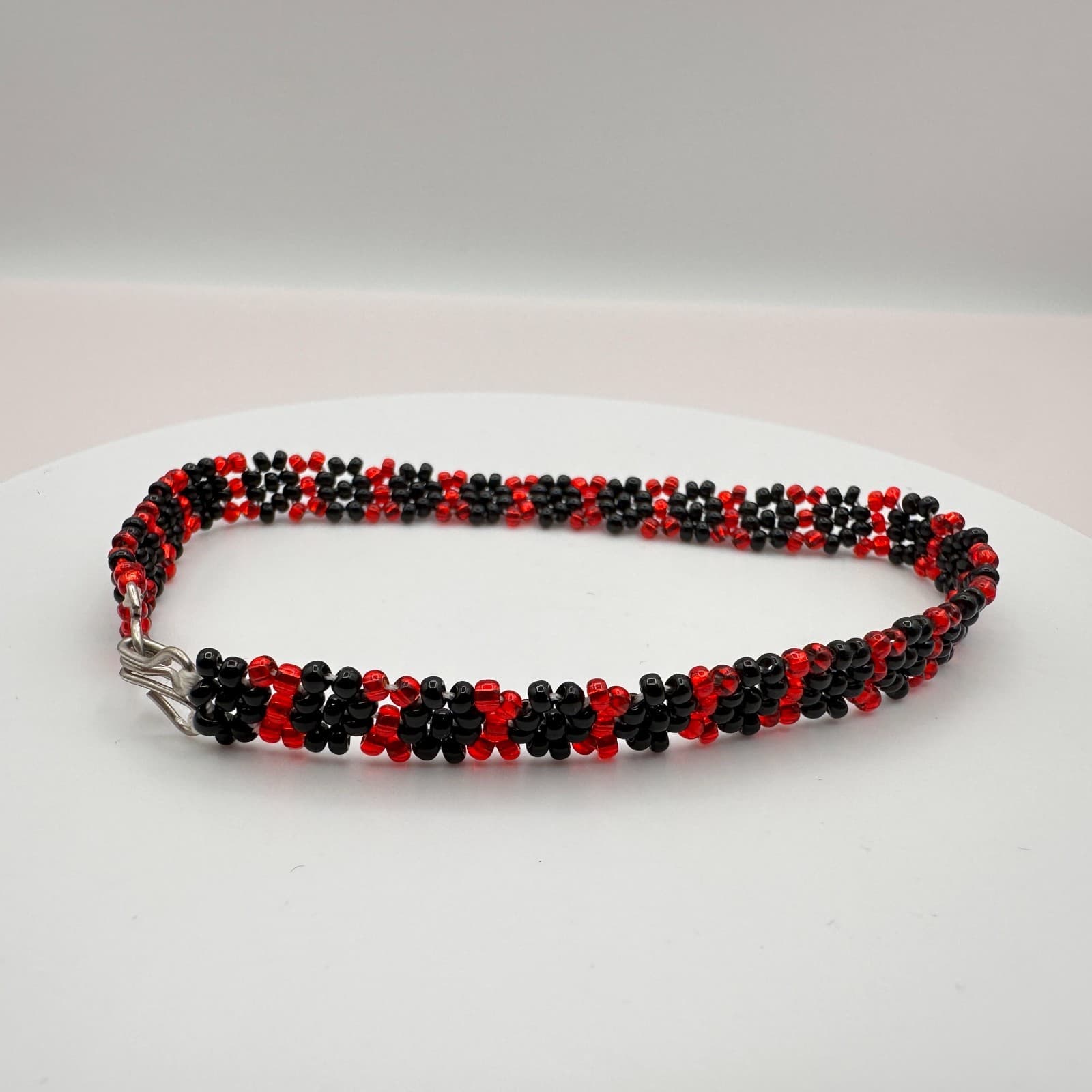 Vintage 90s Red Black Seed Bead Bracelet Boho Statement Women's Fashion Jewelry - Thumbnail 2