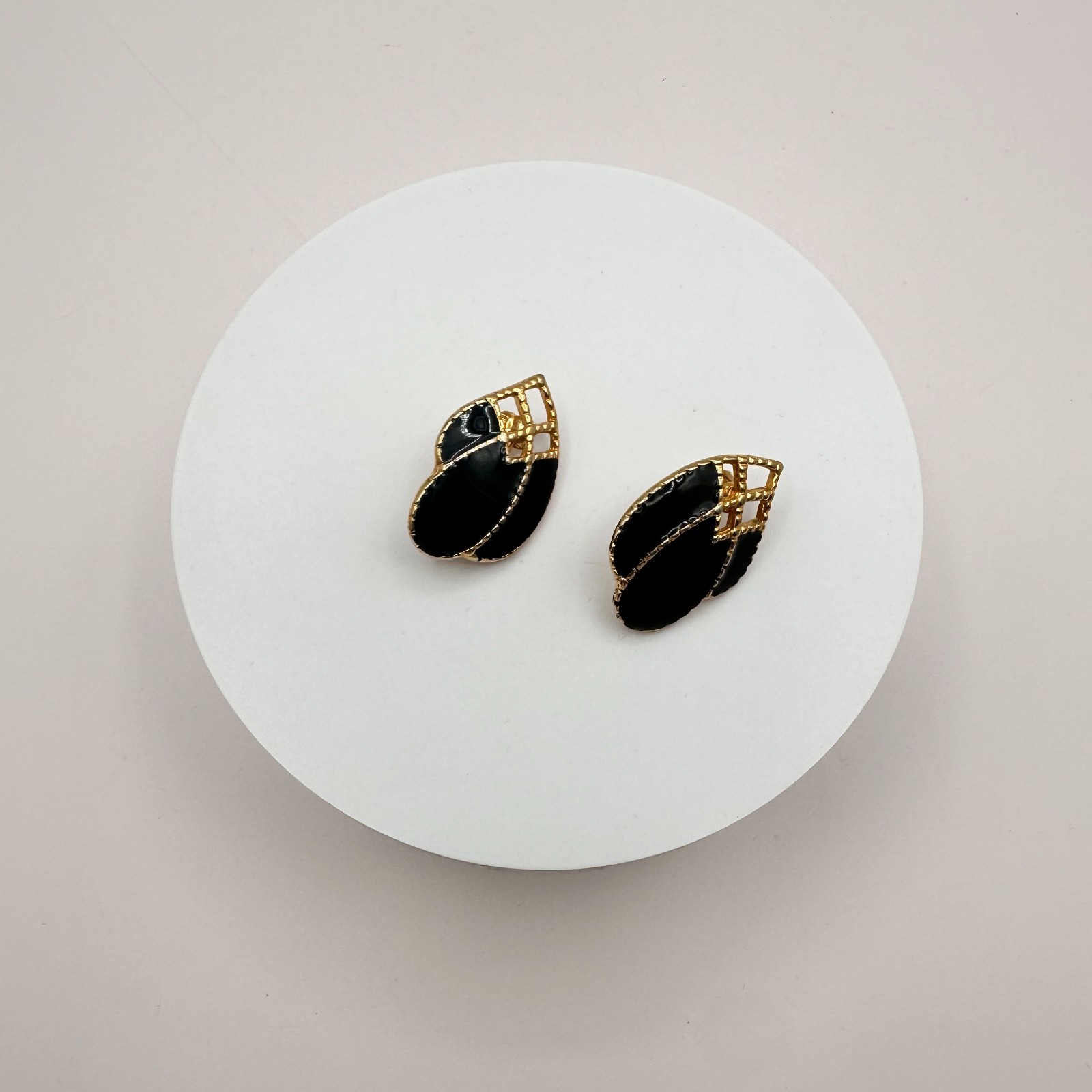 Vintage 90s Gold Tone Black Enamel Abstract Teardrop Earrings Women's Jewelry - Thumbnail 3