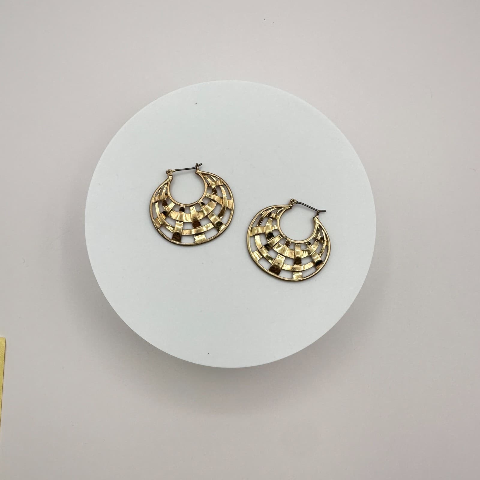 Vintage Y2K Gold Tone Open Work Lattice Basketweave Hoop Earrings Boho Jewelry - Thumbnail 2
