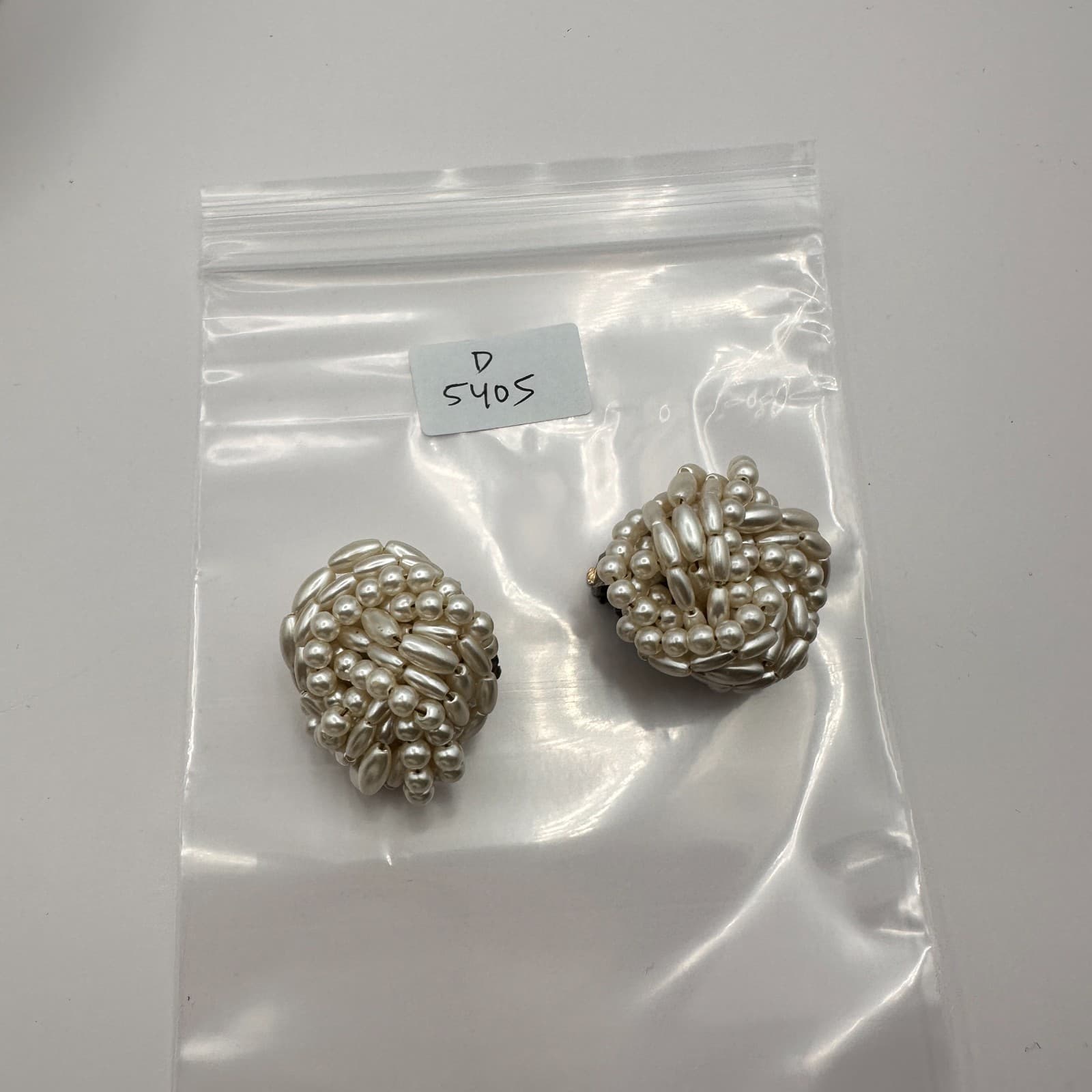 Vintage 80s Cream Faux Pearl Bead Cluster Earrings Statement Fashion Jewelry Y2K - Thumbnail 7