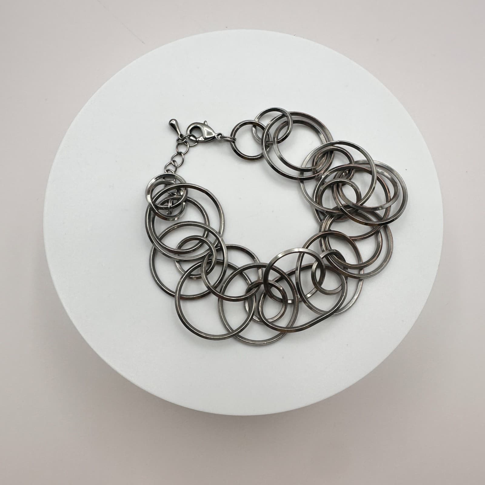 Vintage 90s Silver Tone Multi-Ring Interlocking Link Bracelet Women's Jewelry - Thumbnail 2