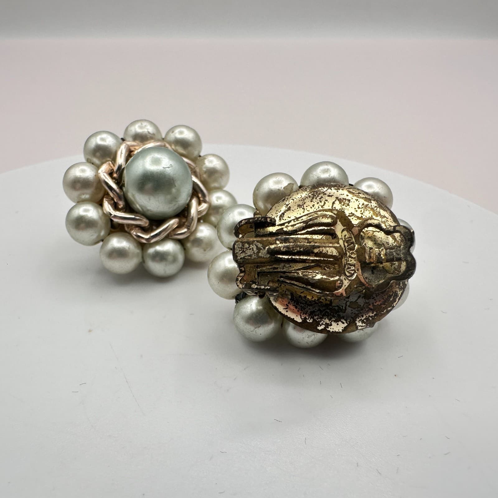 Vintage 80s Gold Tone Faux Pearl Cluster Earrings Flower Women's Fashion Jewelry - Thumbnail 4
