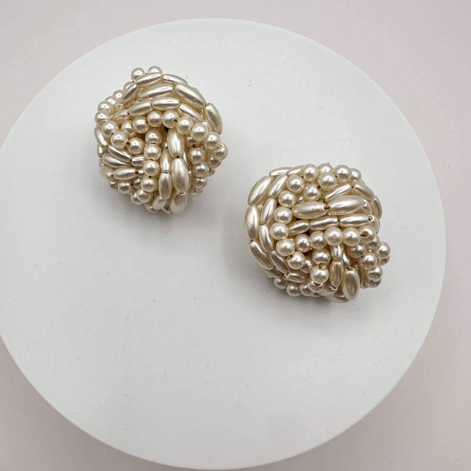 Vintage 80s Cream Faux Pearl Bead Cluster Earrings Statement Fashion Jewelry Y2K - Thumbnail 4