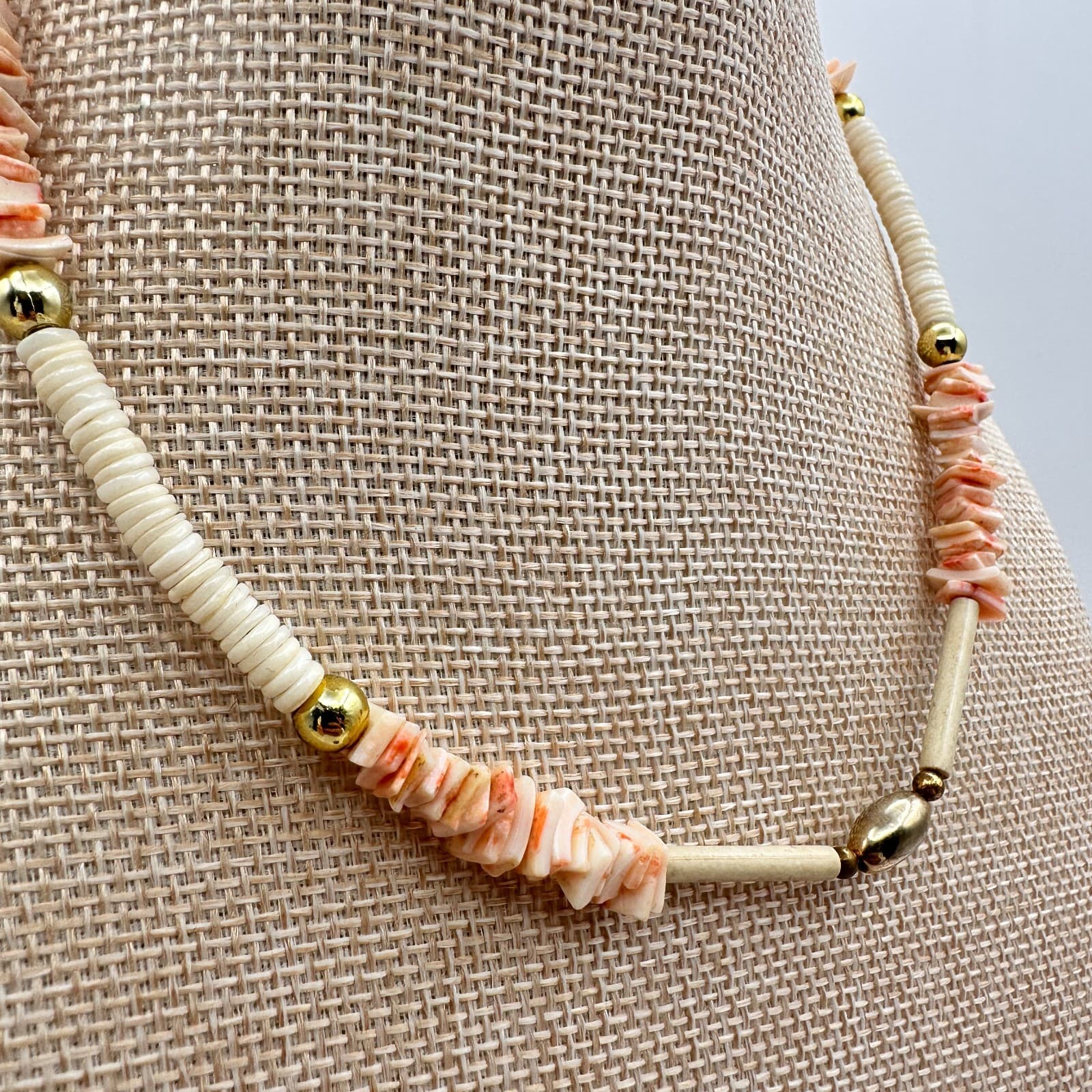 Vintage 90s Gold Tone Pink & Cream Shell Heishe Beaded Necklace Women's Jewelry - Thumbnail 4