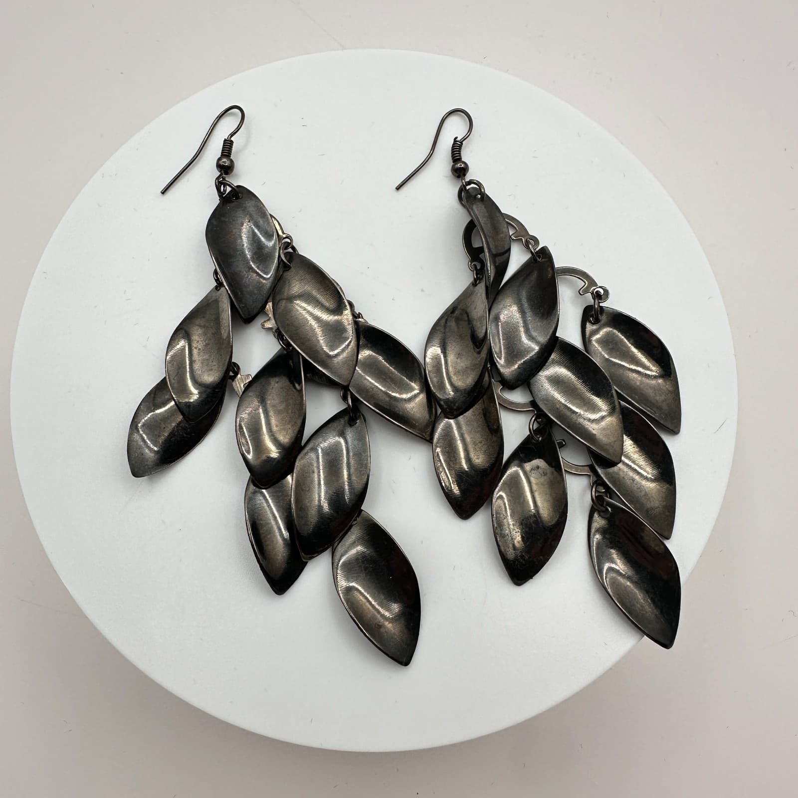 Vintage 90s Gunmetal Tone Leaf Dangle Earrings Statement Women's Classic Jewelry - Thumbnail 3