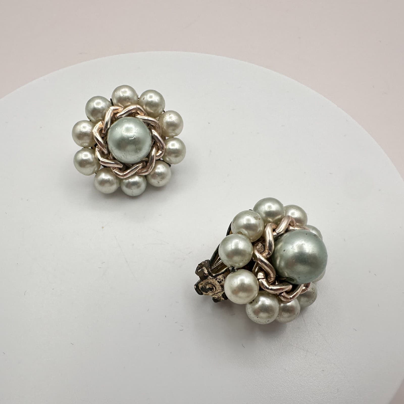 Vintage 80s Gold Tone Faux Pearl Cluster Earrings Flower Women's Fashion Jewelry - Thumbnail 2