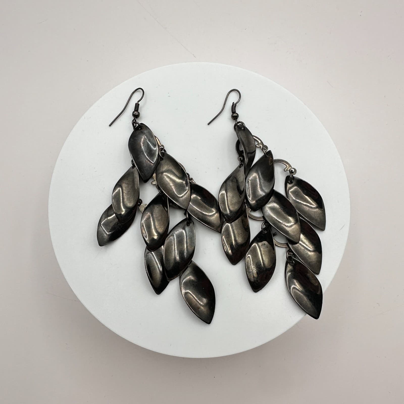 Vintage 90s Gunmetal Tone Leaf Dangle Earrings Statement Women's Classic Jewelry - Thumbnail 2