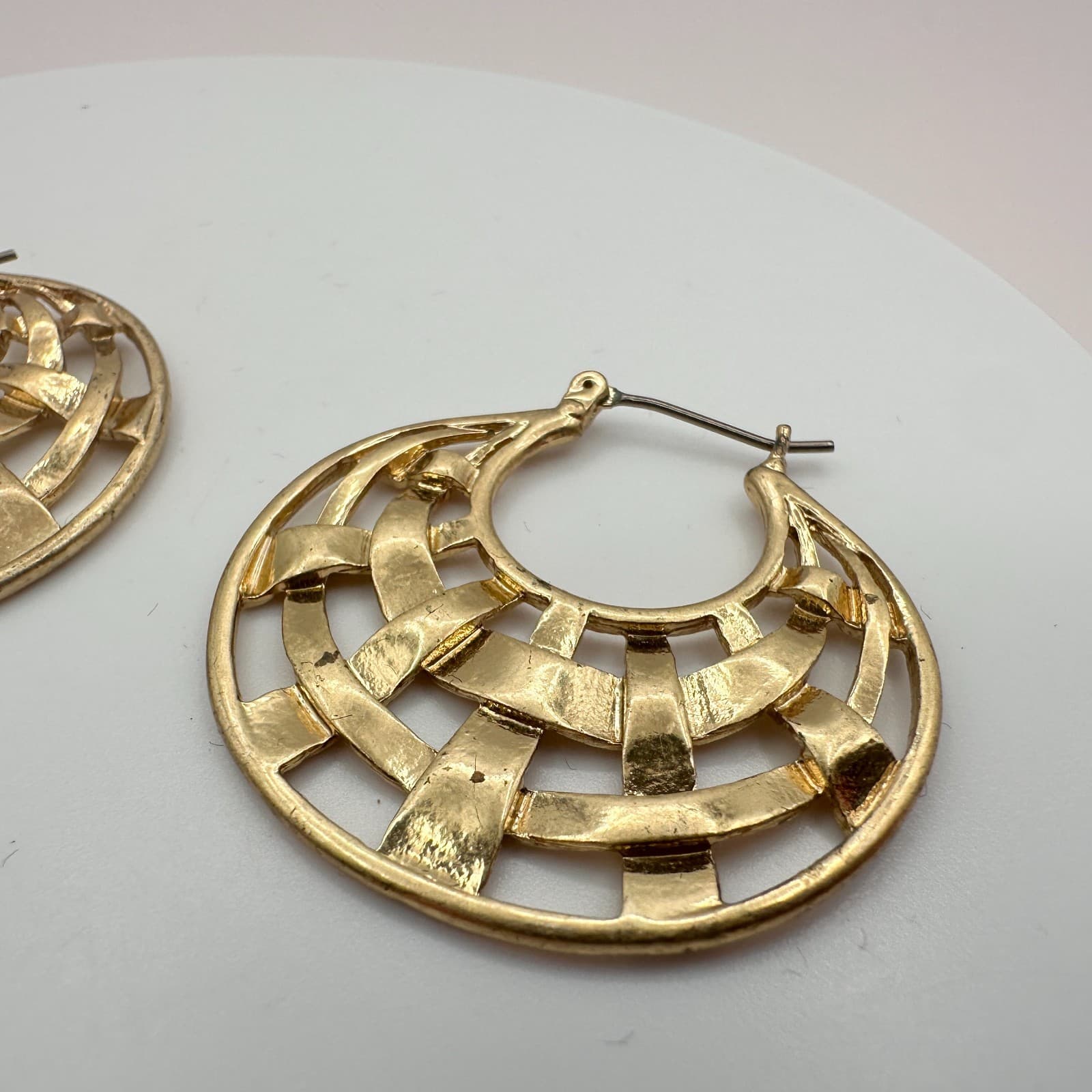 Vintage Y2K Gold Tone Open Work Lattice Basketweave Hoop Earrings Boho Jewelry - Thumbnail 4