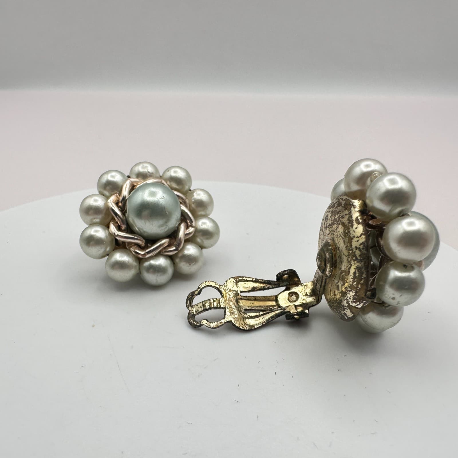 Vintage 80s Gold Tone Faux Pearl Cluster Earrings Flower Women's Fashion Jewelry - Thumbnail 5